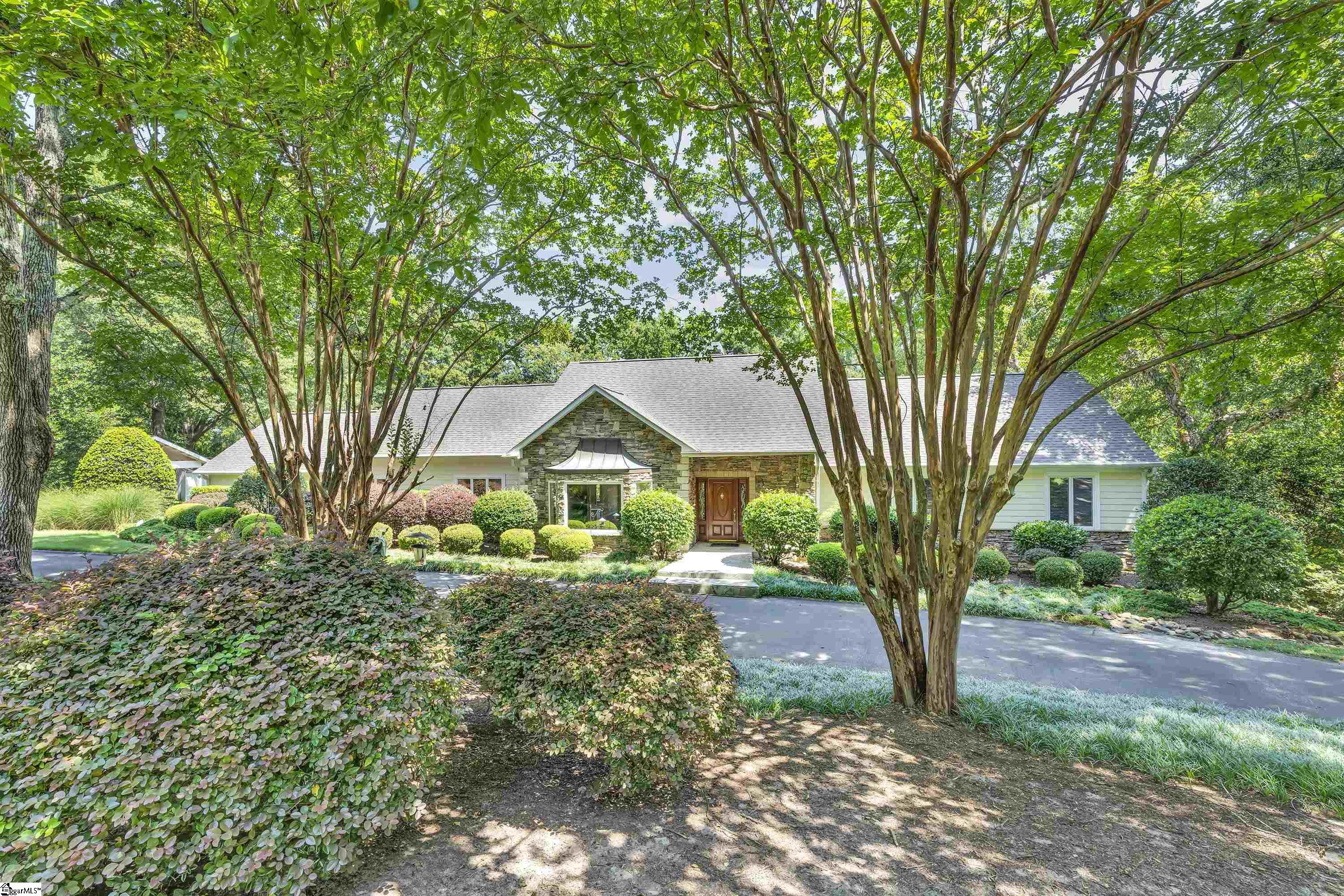 15 Darien Way Greenville, SC 29615-3236