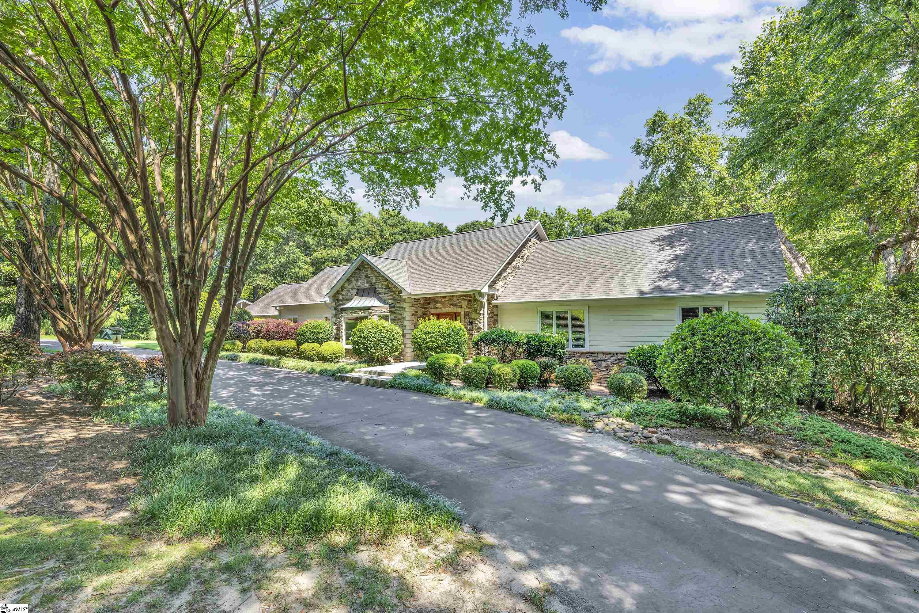 15 Darien Way Greenville, SC 29615-3236