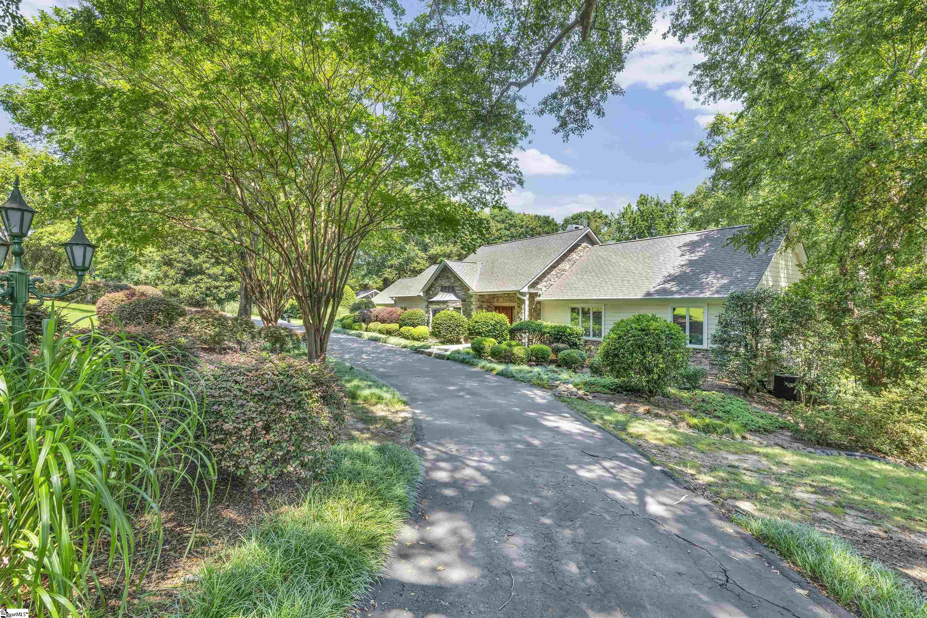 15 Darien Way Greenville, SC 29615-3236