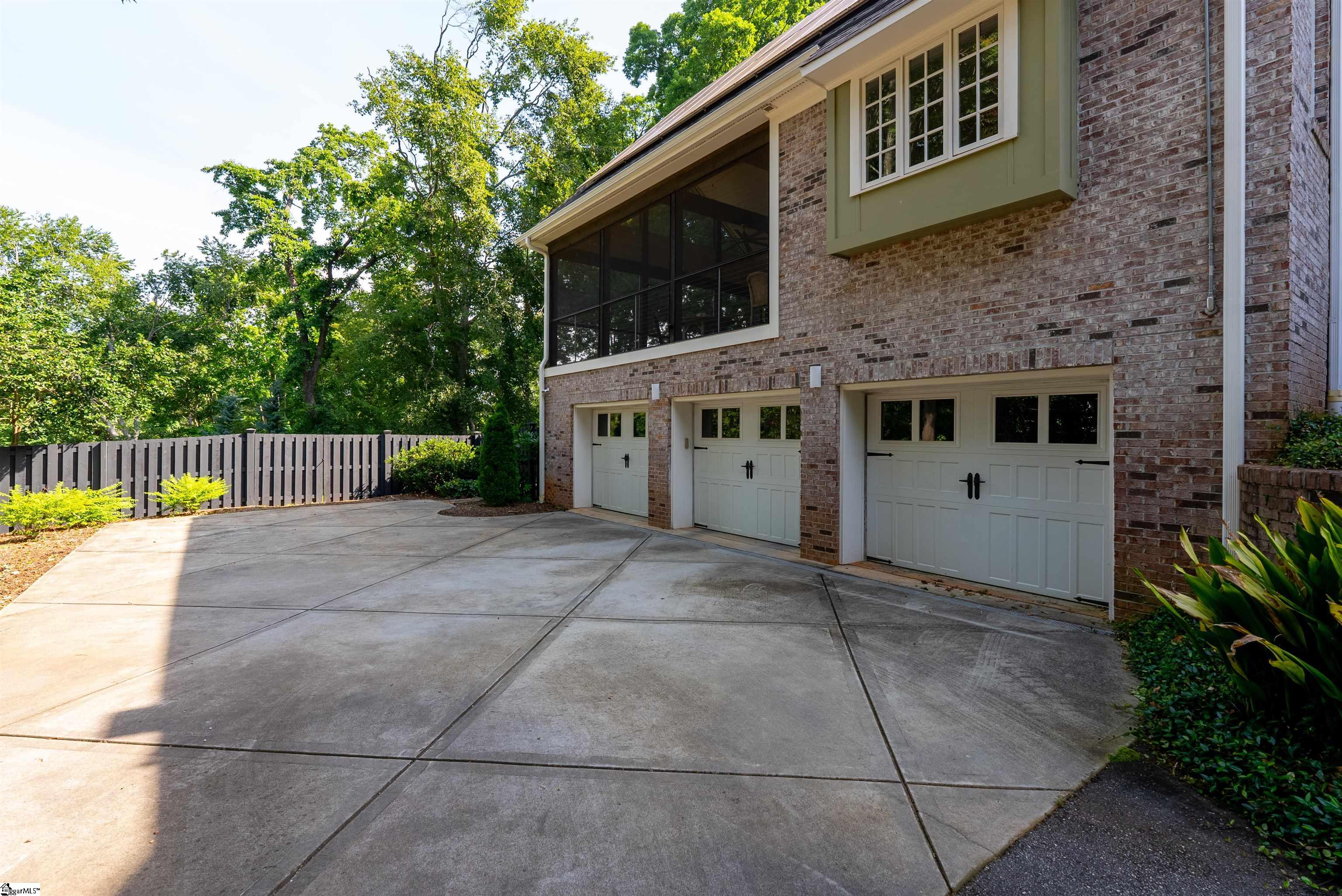 139 E Tallulah Drive Greenville, SC 29605