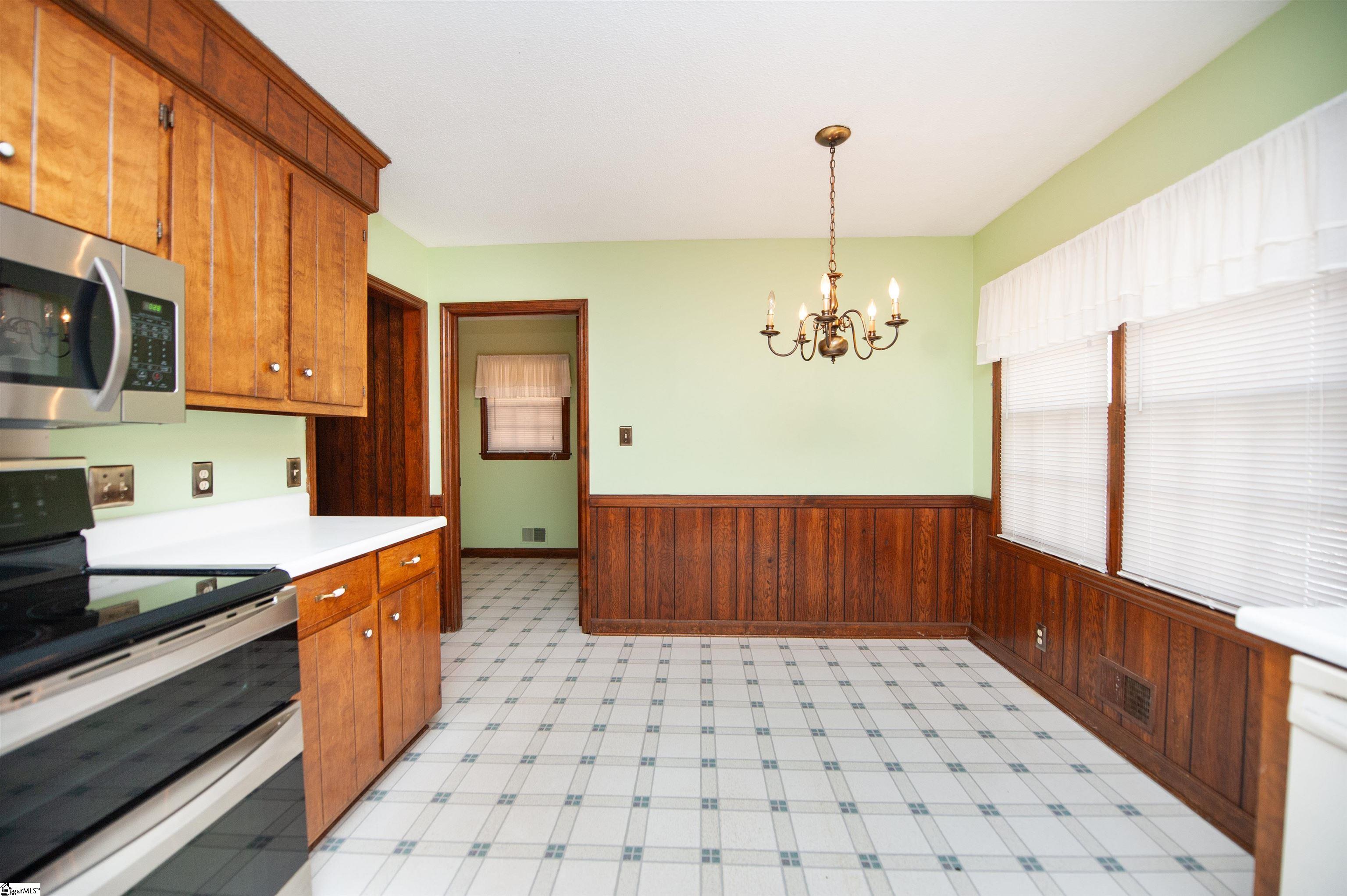 322 Seven Oaks Lane Spartanburg, SC 29301