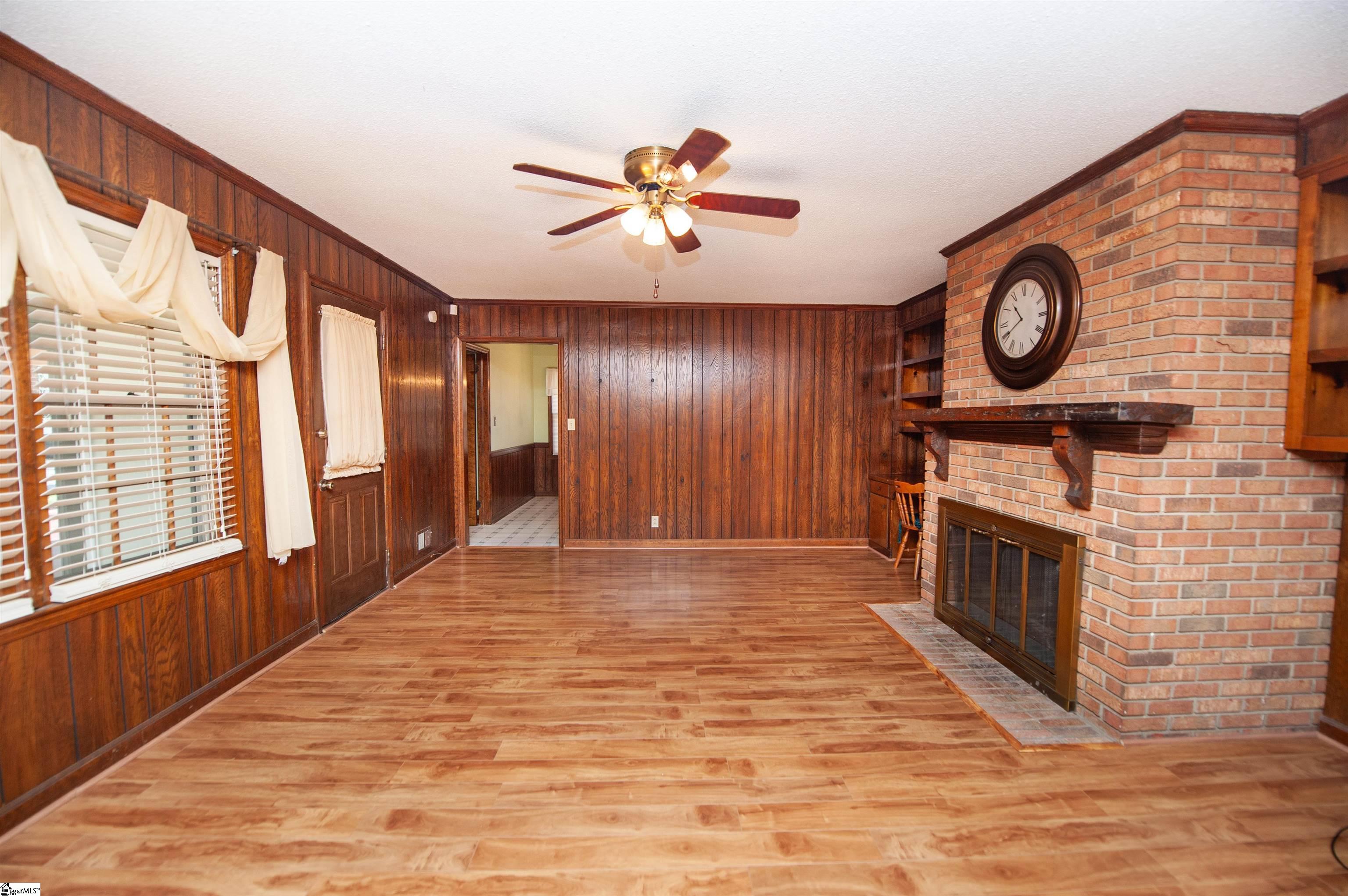 322 Seven Oaks Lane Spartanburg, SC 29301