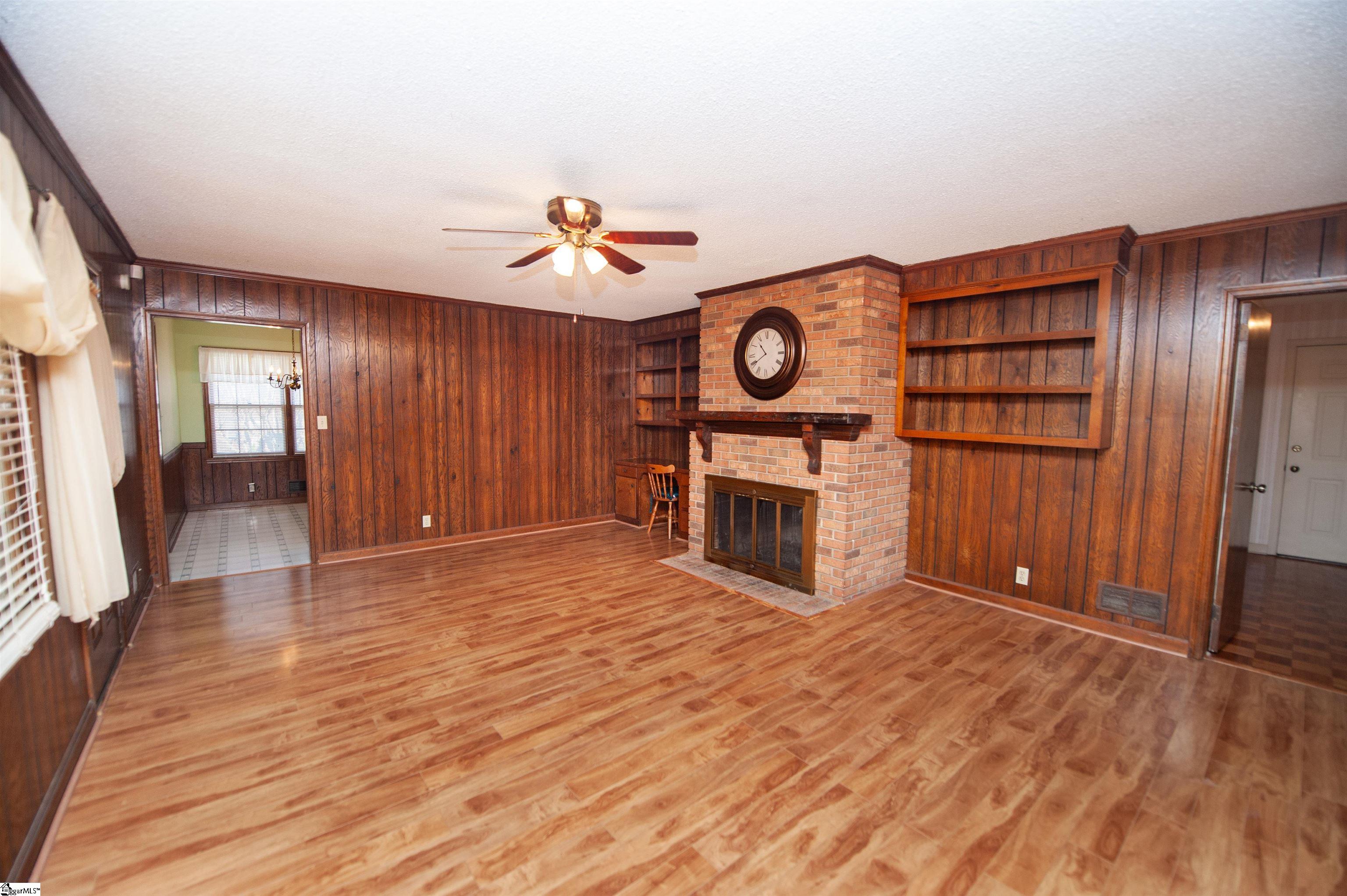 322 Seven Oaks Lane Spartanburg, SC 29301