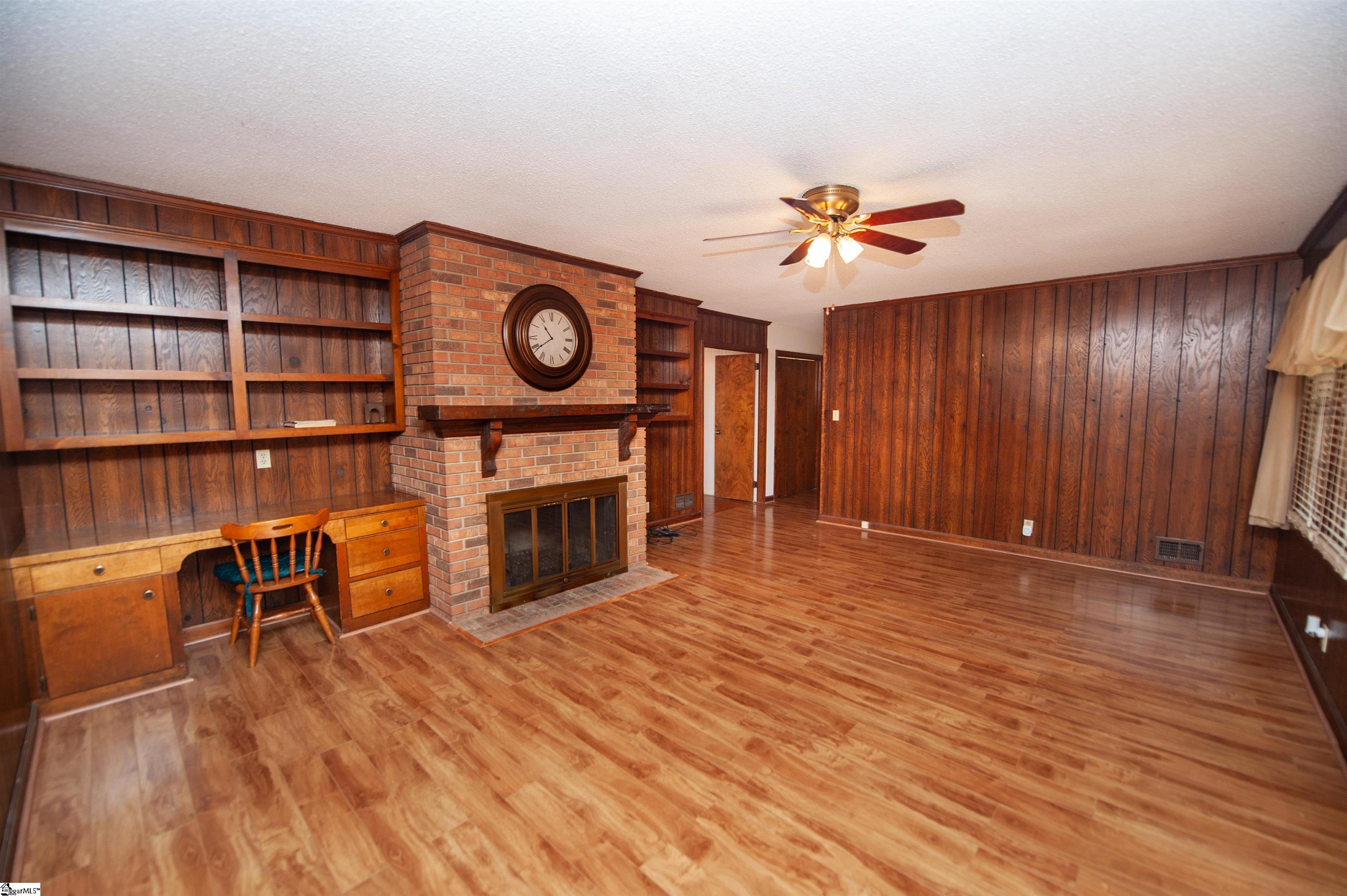 322 Seven Oaks Lane Spartanburg, SC 29301