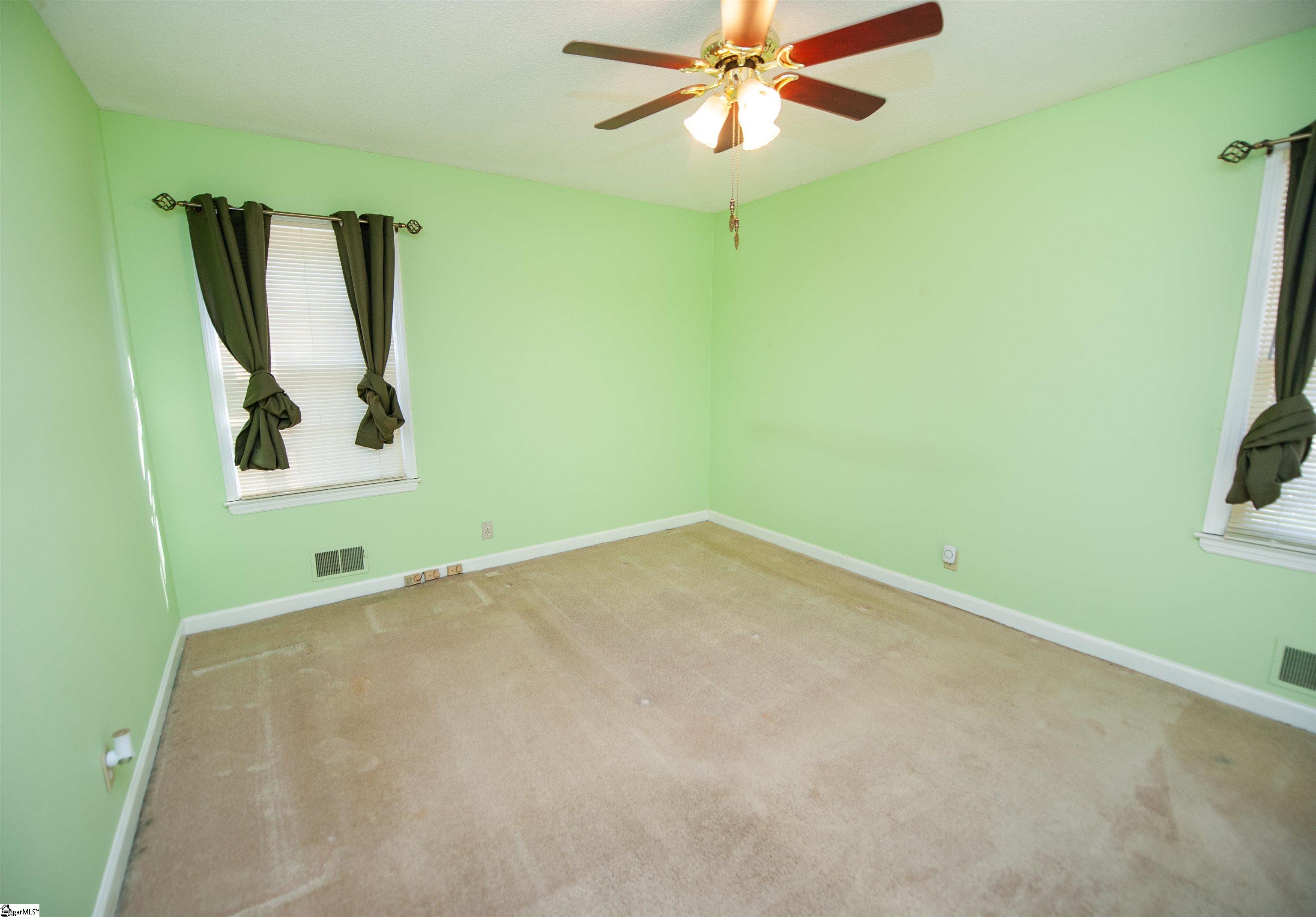 322 Seven Oaks Lane Spartanburg, SC 29301