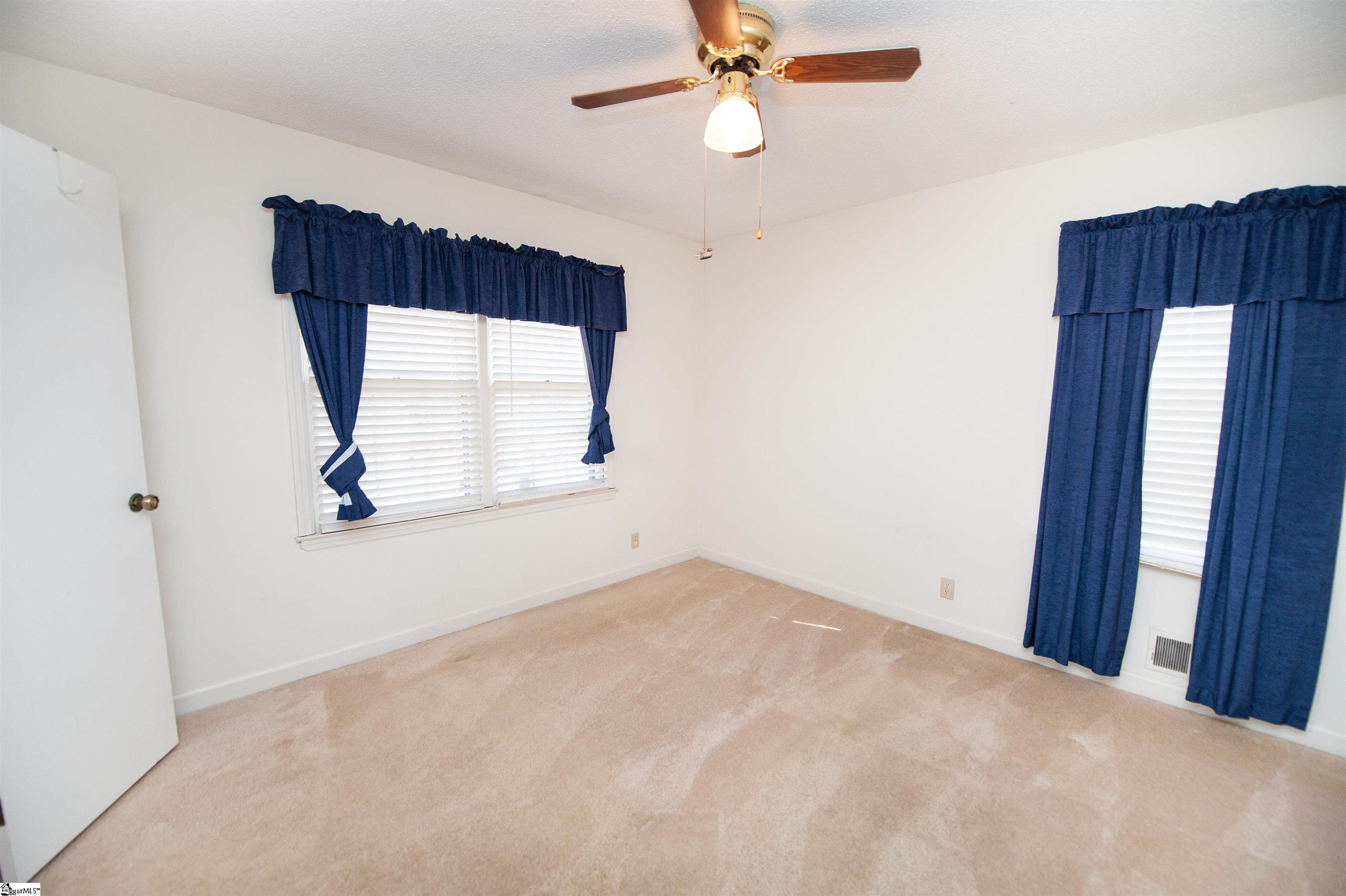 322 Seven Oaks Lane Spartanburg, SC 29301