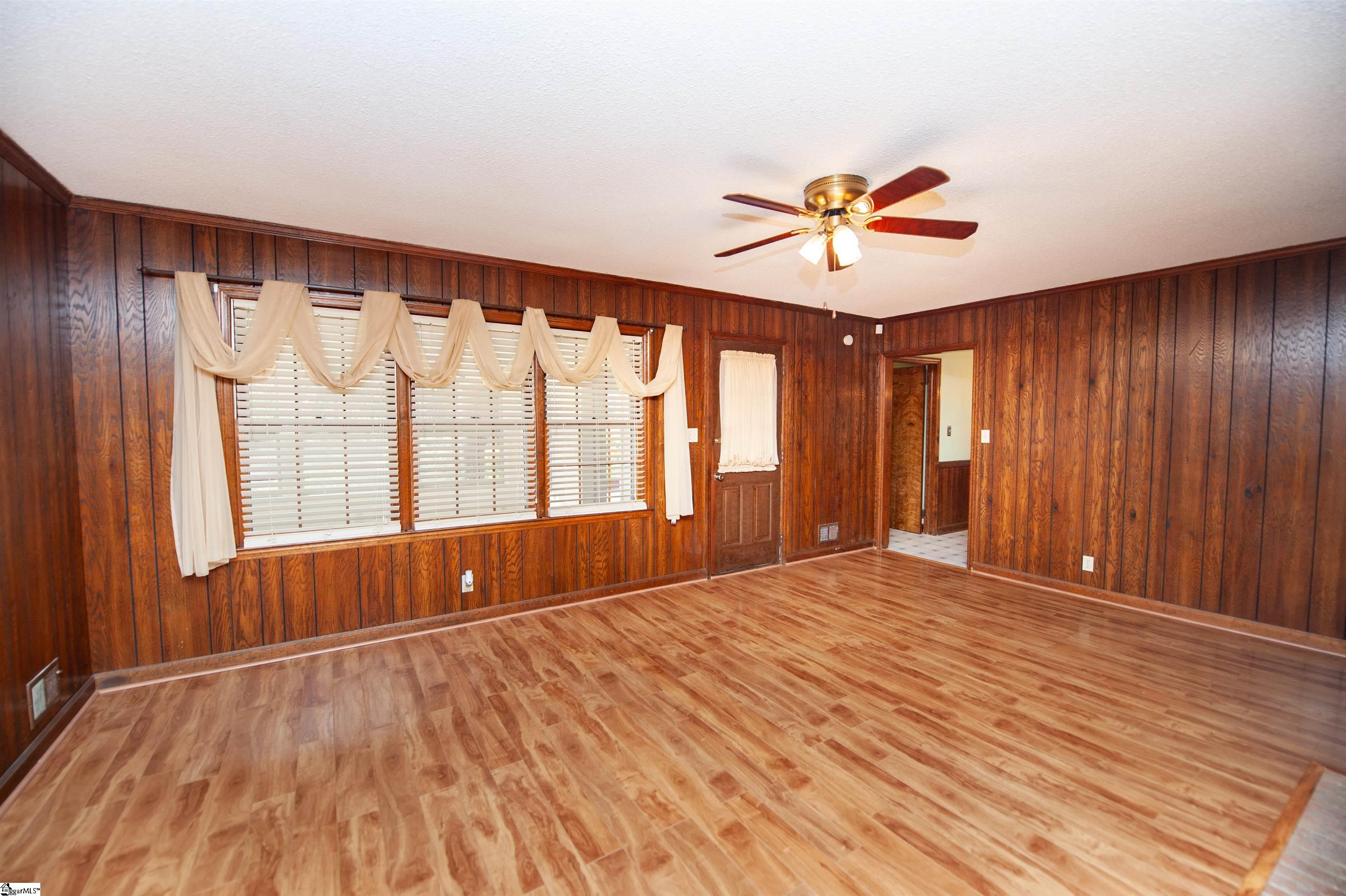 322 Seven Oaks Lane Spartanburg, SC 29301