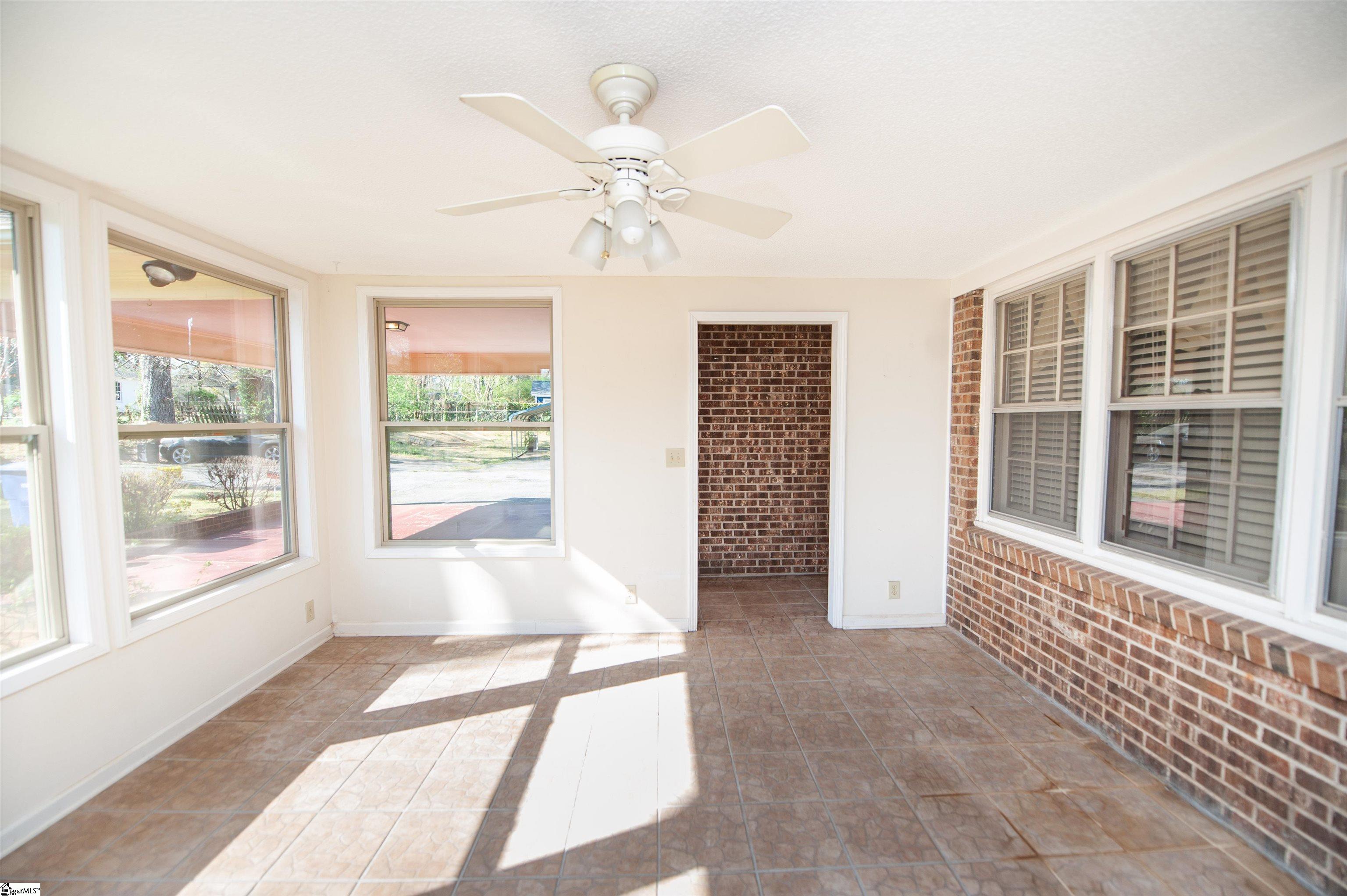 322 Seven Oaks Lane Spartanburg, SC 29301