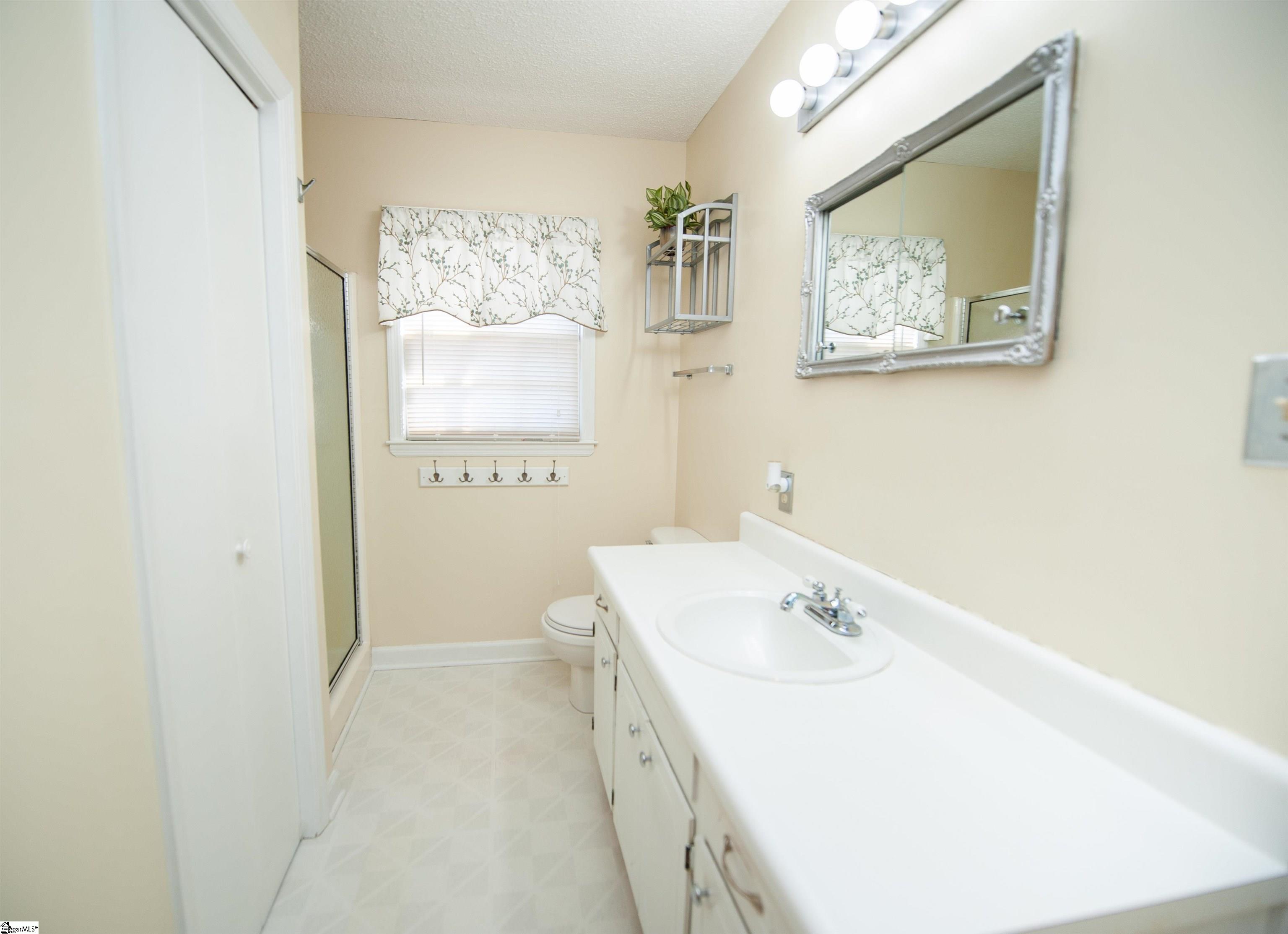 322 Seven Oaks Lane Spartanburg, SC 29301