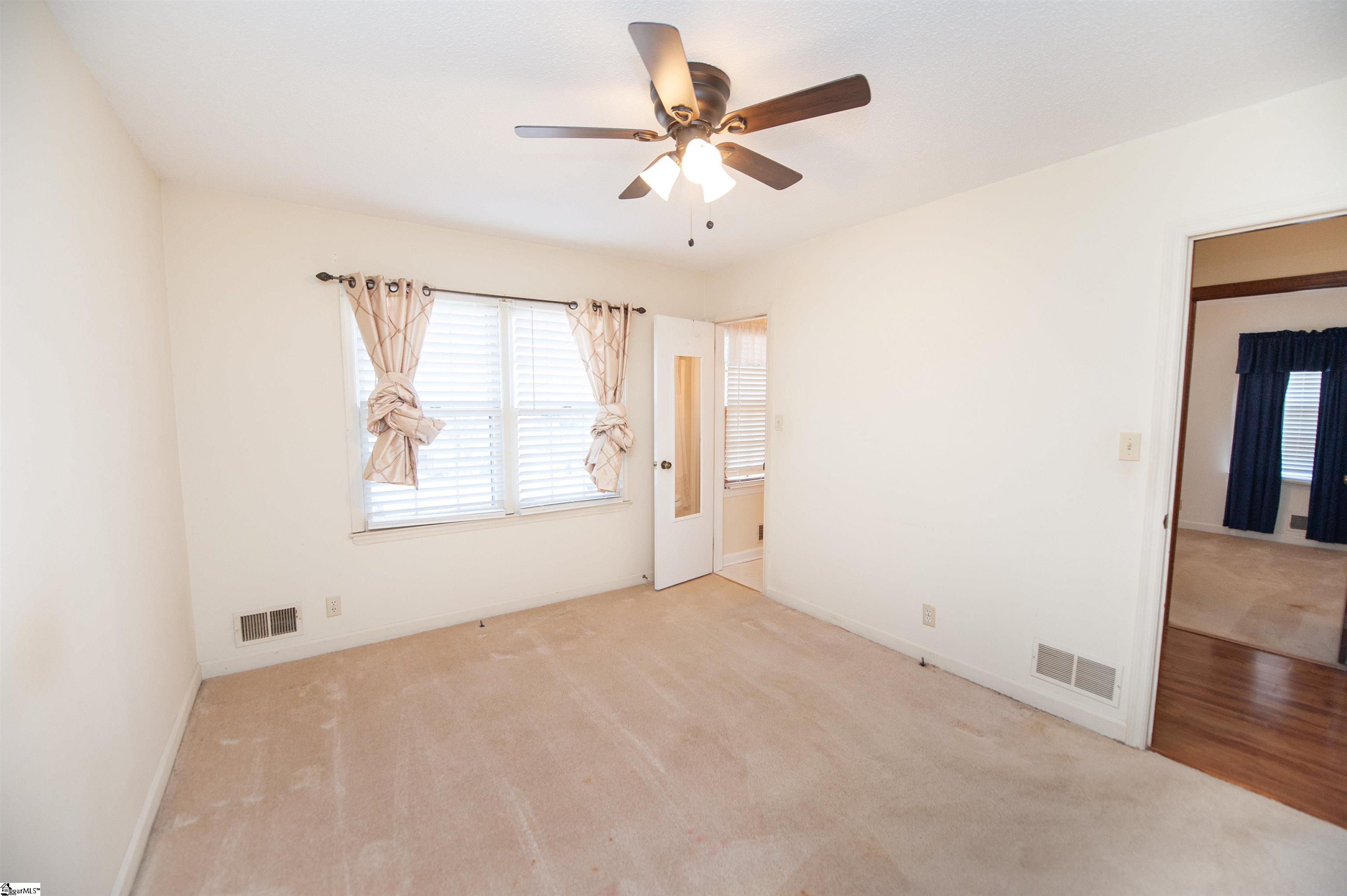 322 Seven Oaks Lane Spartanburg, SC 29301