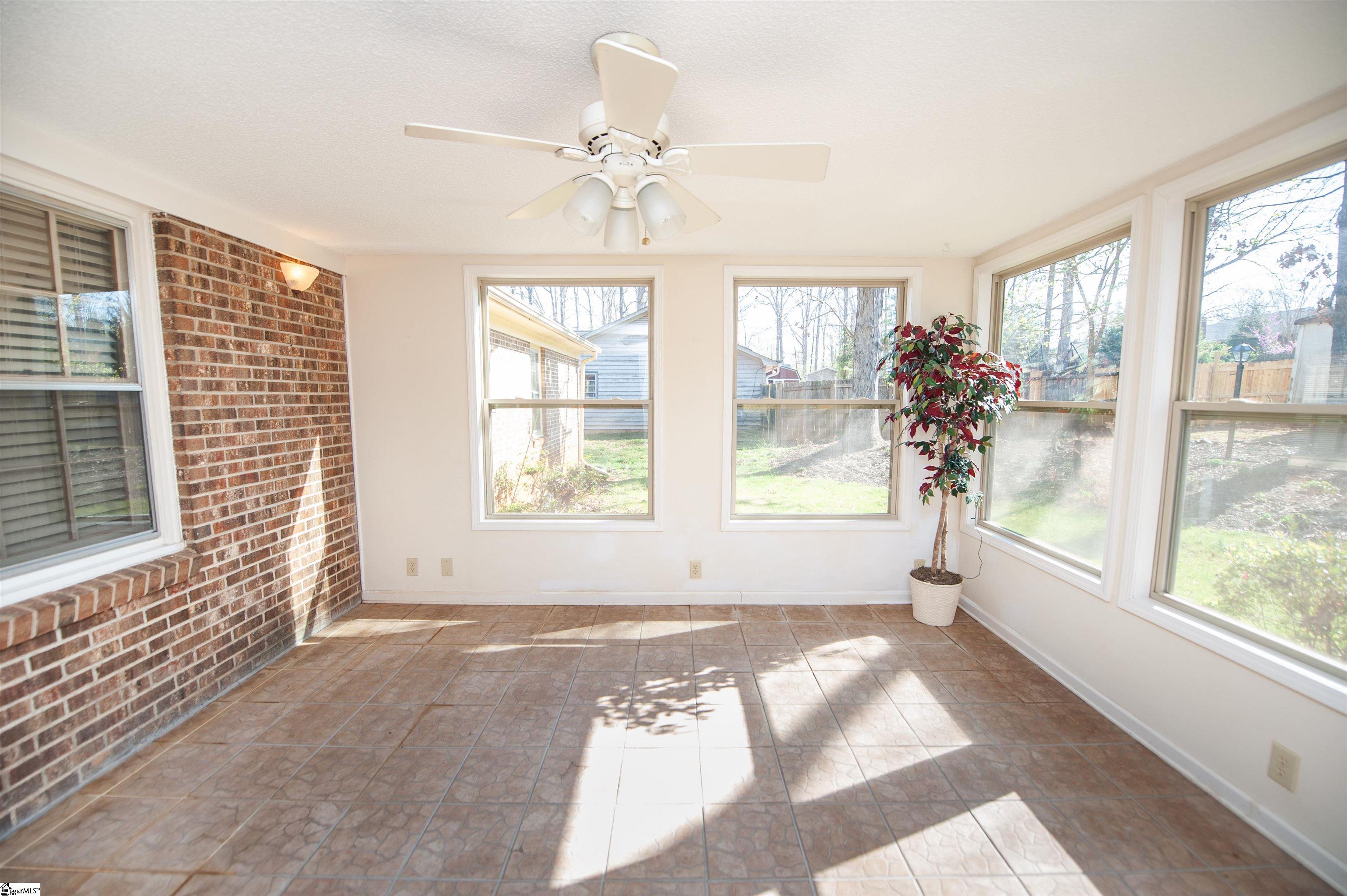 322 Seven Oaks Lane Spartanburg, SC 29301