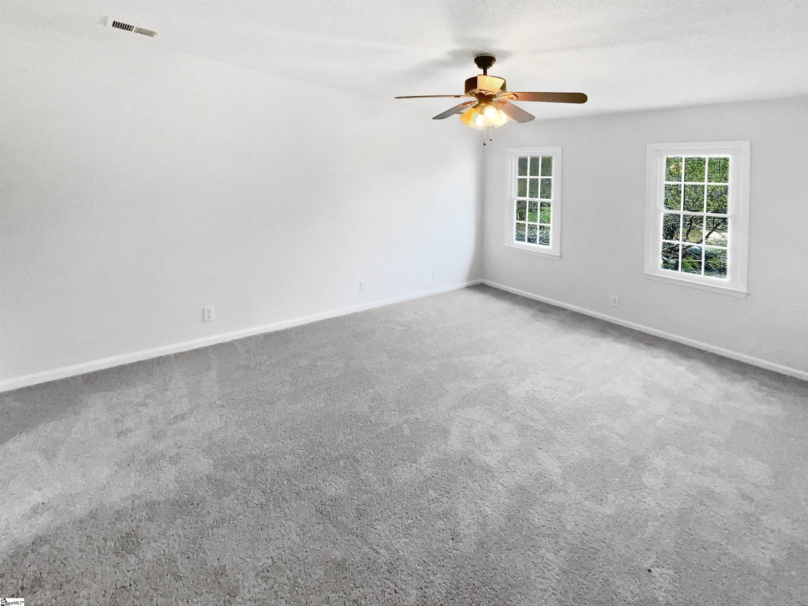 909 Burkshire Court Spartanburg, SC 29301