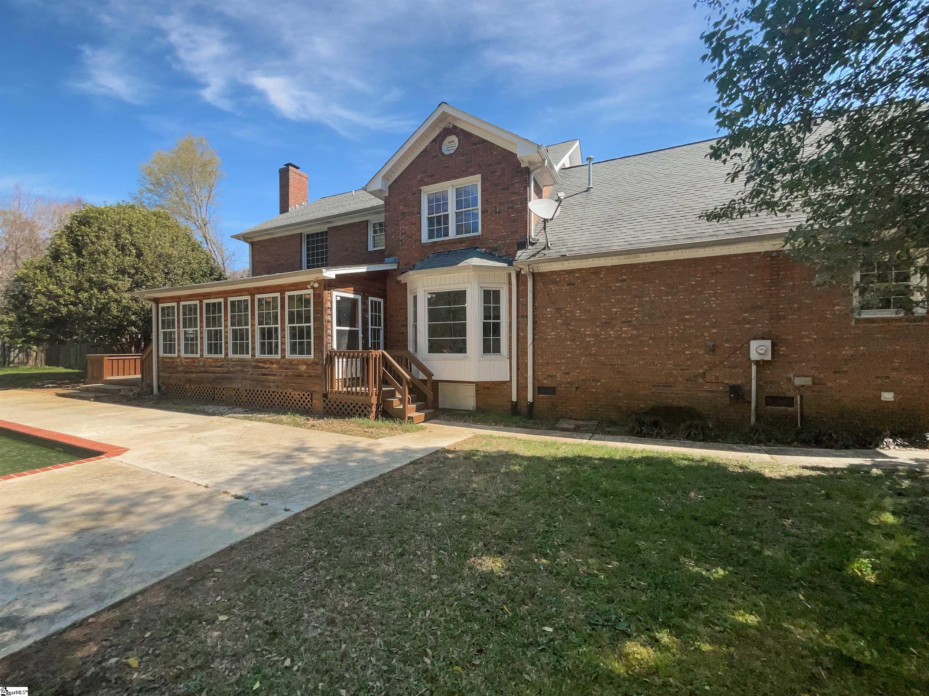 909 Burkshire Court Spartanburg, SC 29301
