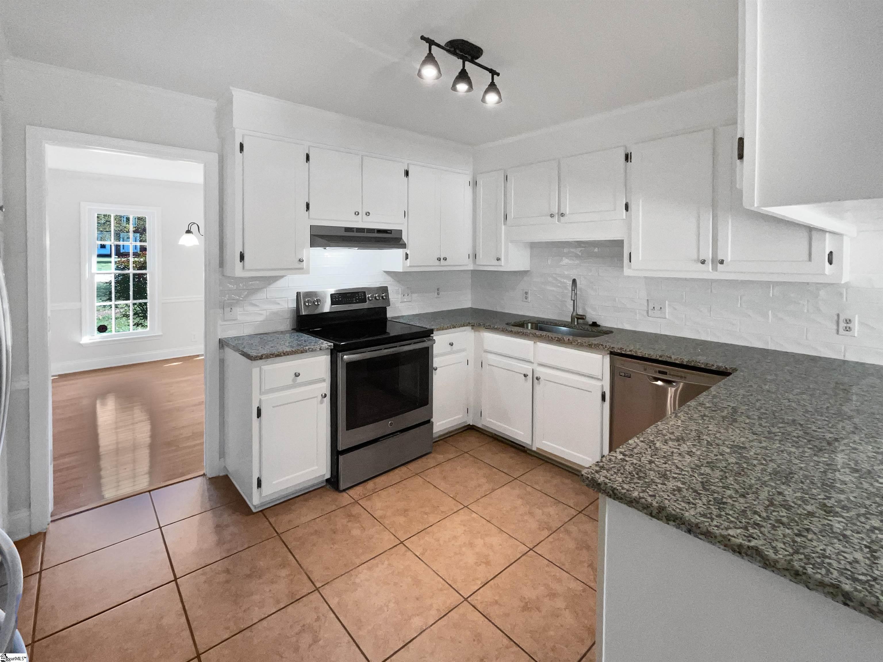 909 Burkshire Court Spartanburg, SC 29301