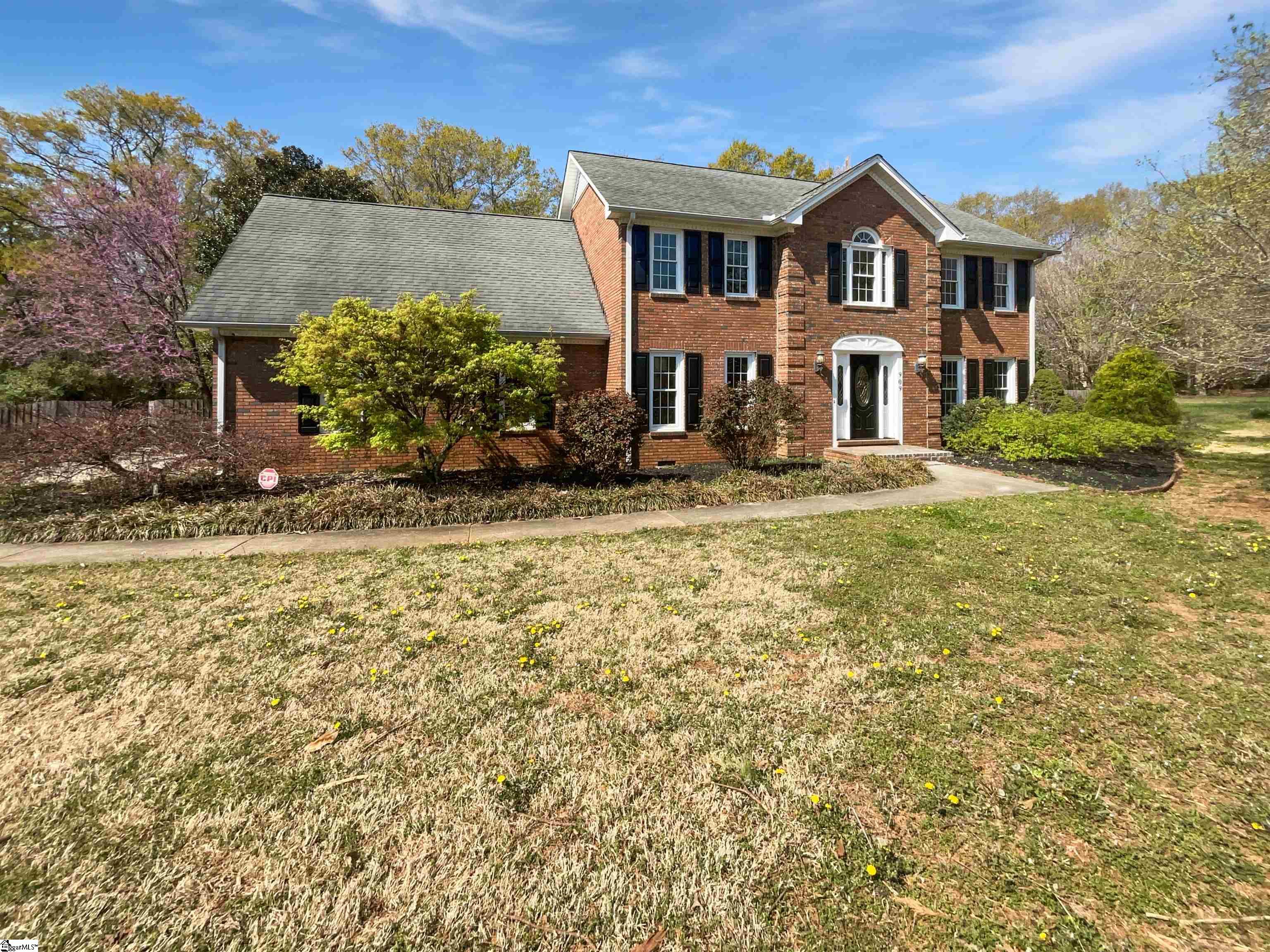 909 Burkshire Court Spartanburg, SC 29301