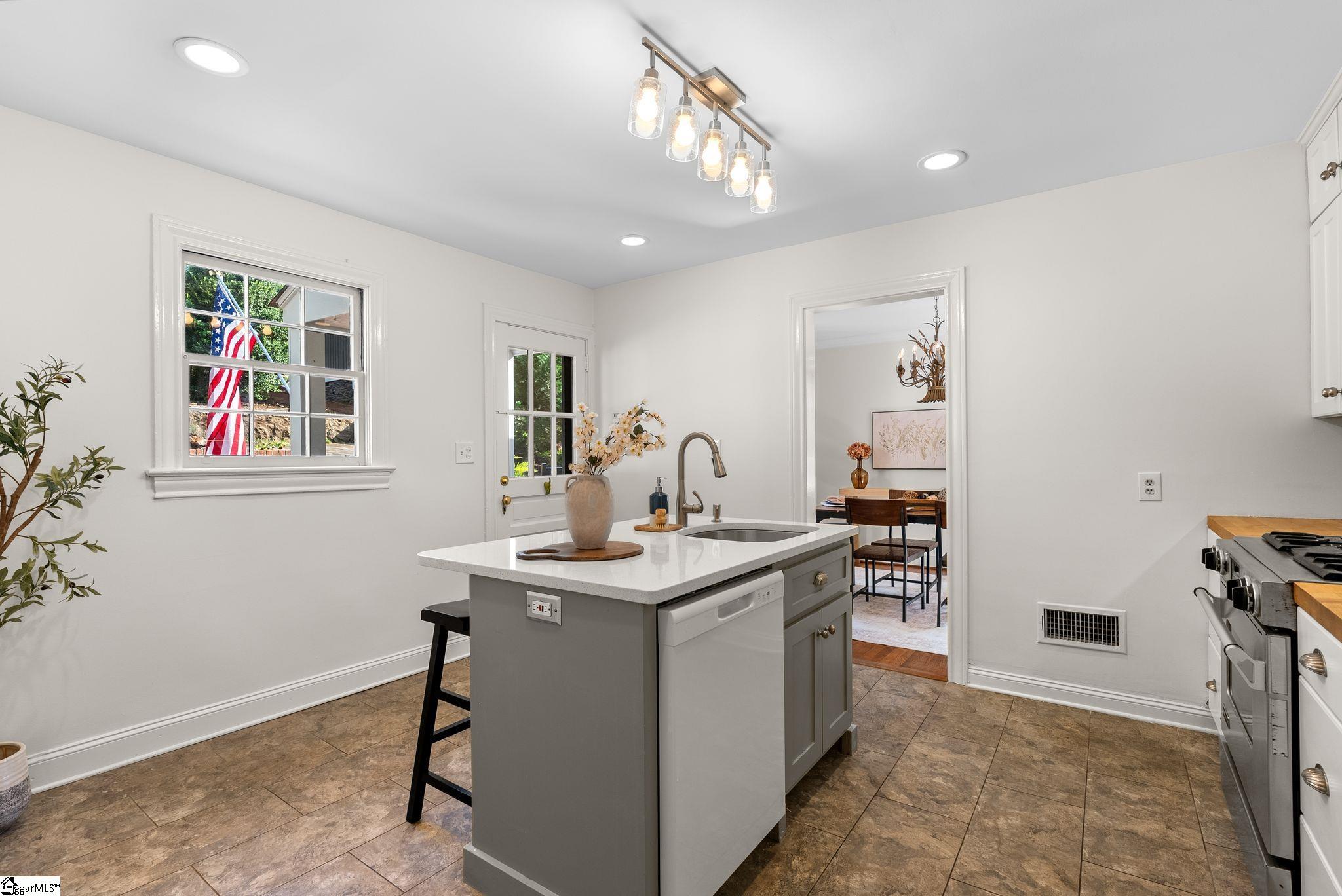 31 Rock Creek Drive Greenville, SC 29605