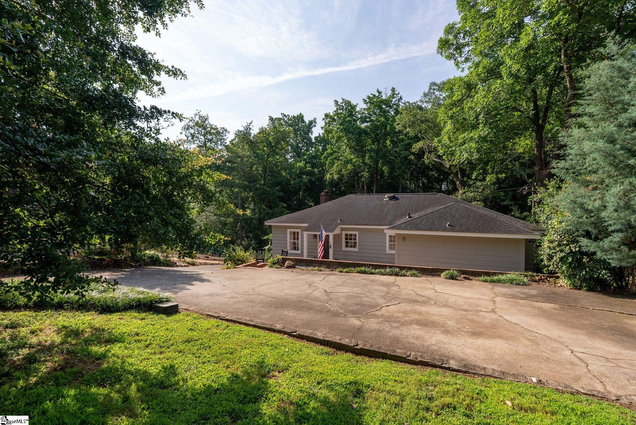 31 Rock Creek Drive Greenville, SC 29605