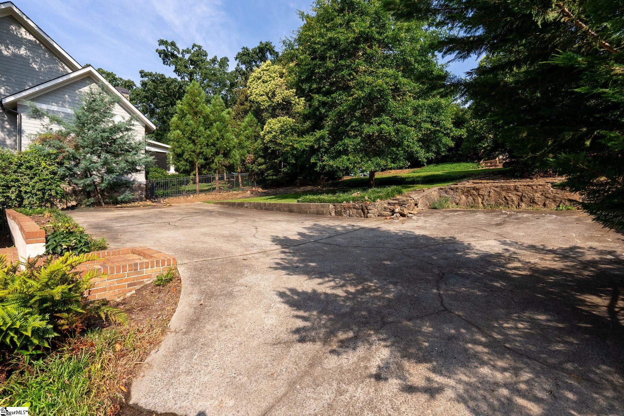 31 Rock Creek Drive Greenville, SC 29605