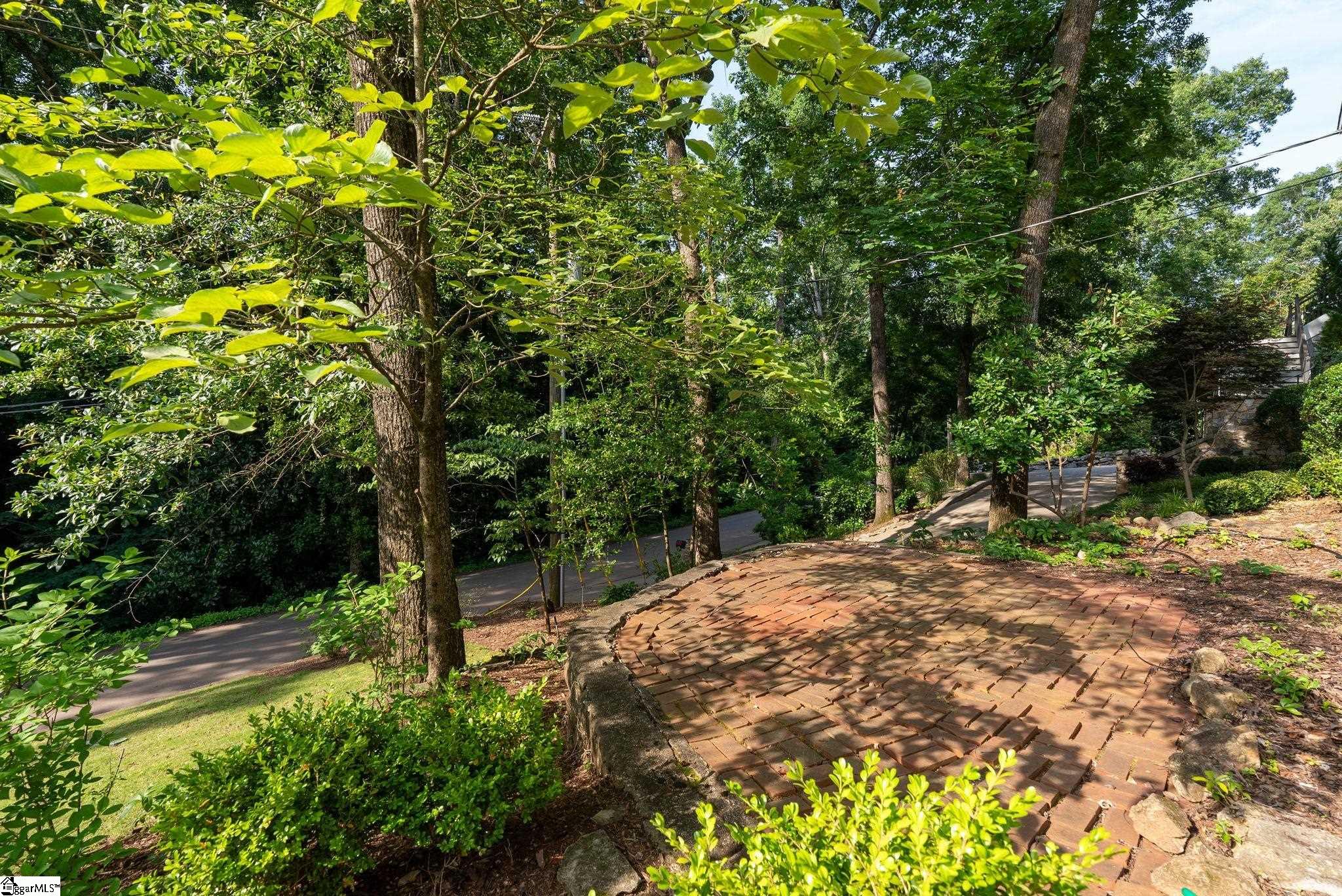 31 Rock Creek Drive Greenville, SC 29605