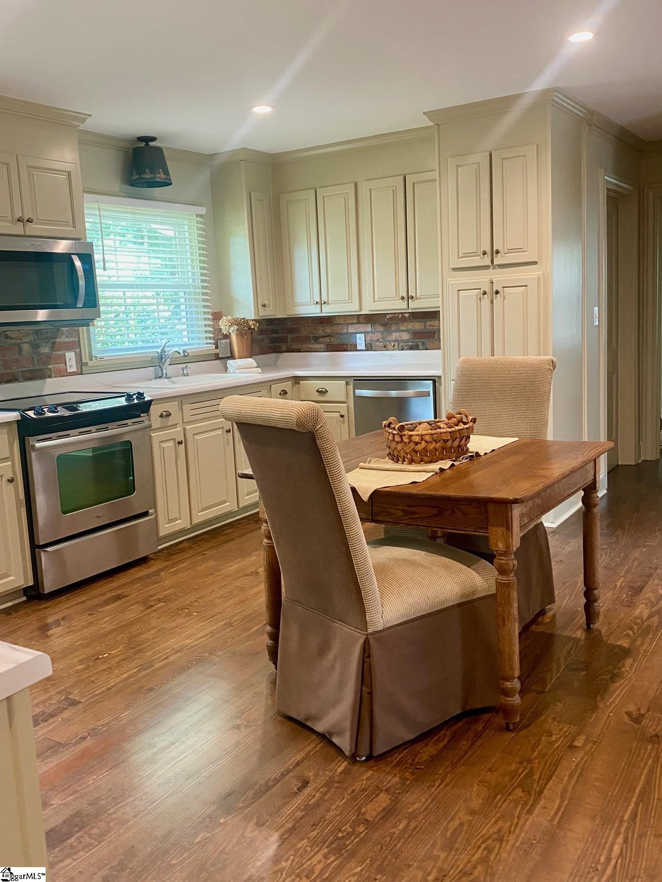303 W Belvue Road Greenville, SC 29609-1610