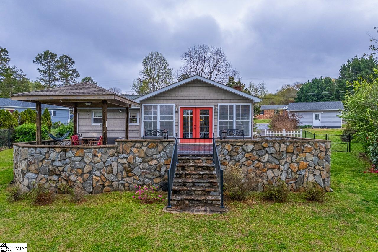423 Coggins Shore Road Inman, SC 29349