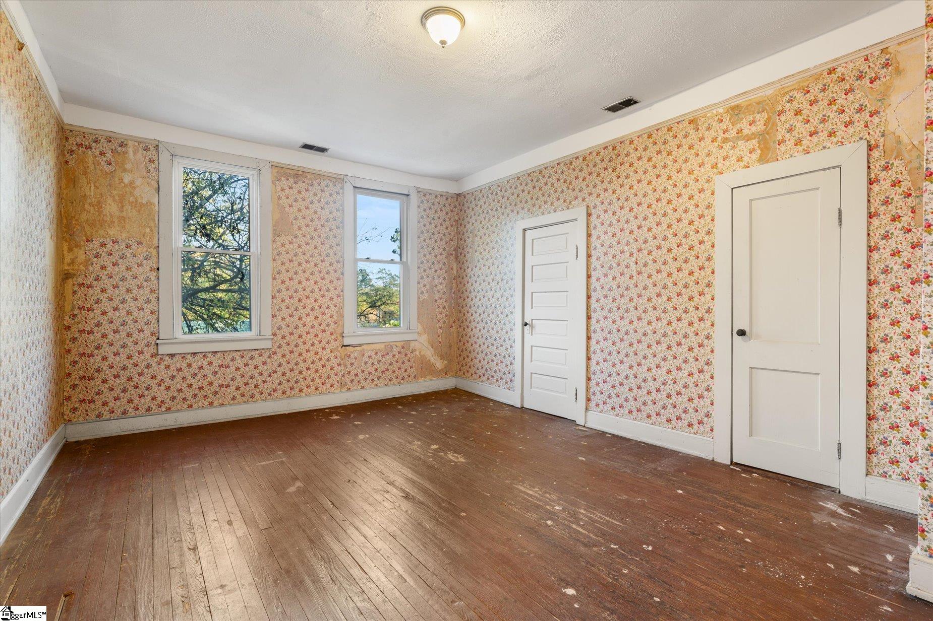 222 E Creswell Avenue Greenwood, SC 29646