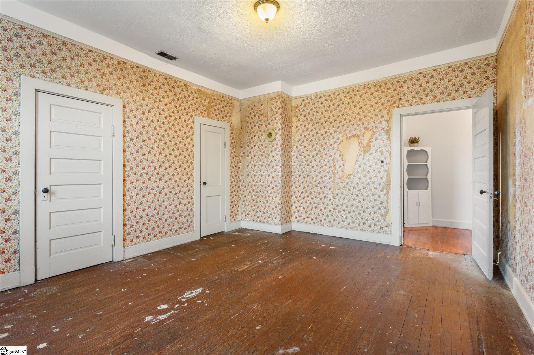 222 E Creswell Avenue Greenwood, SC 29646