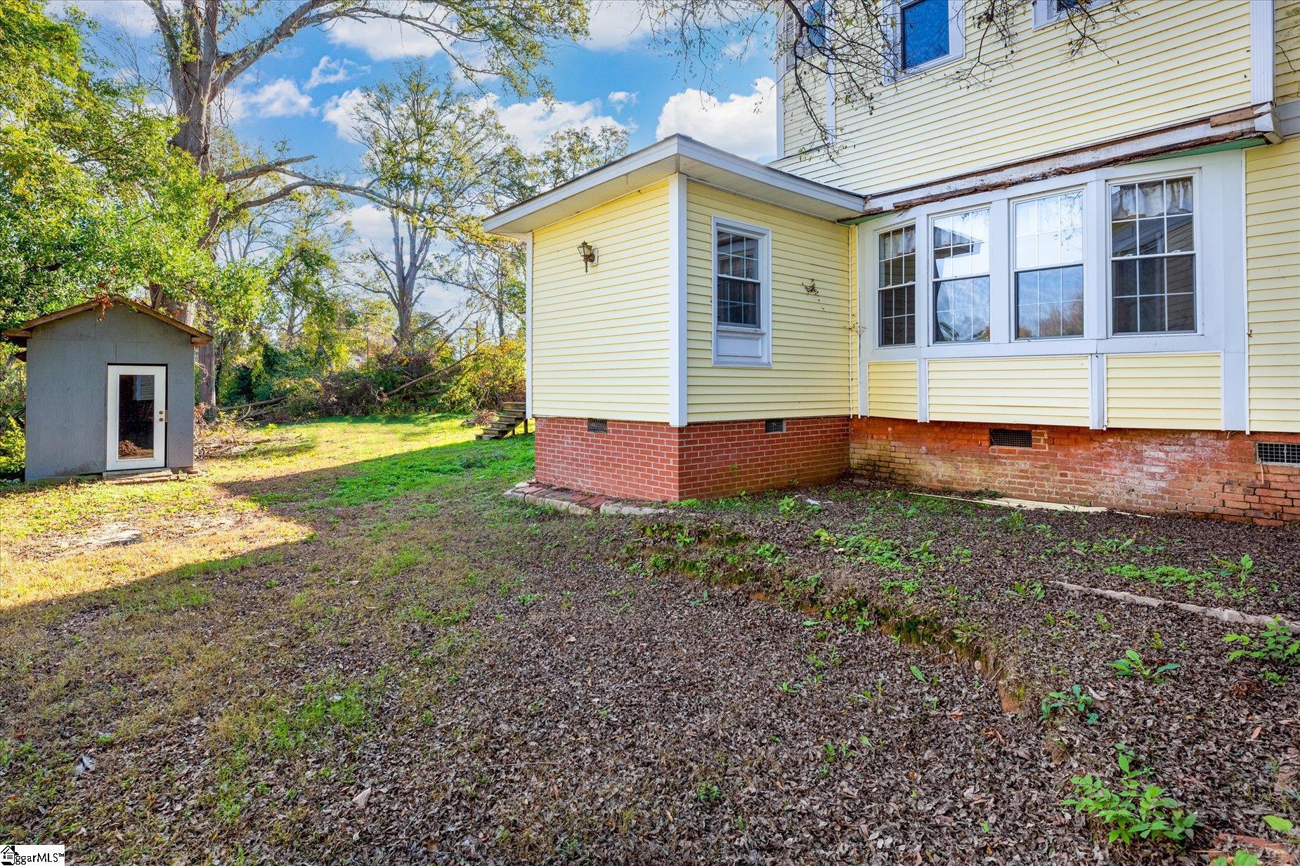 222 E Creswell Avenue Greenwood, SC 29646