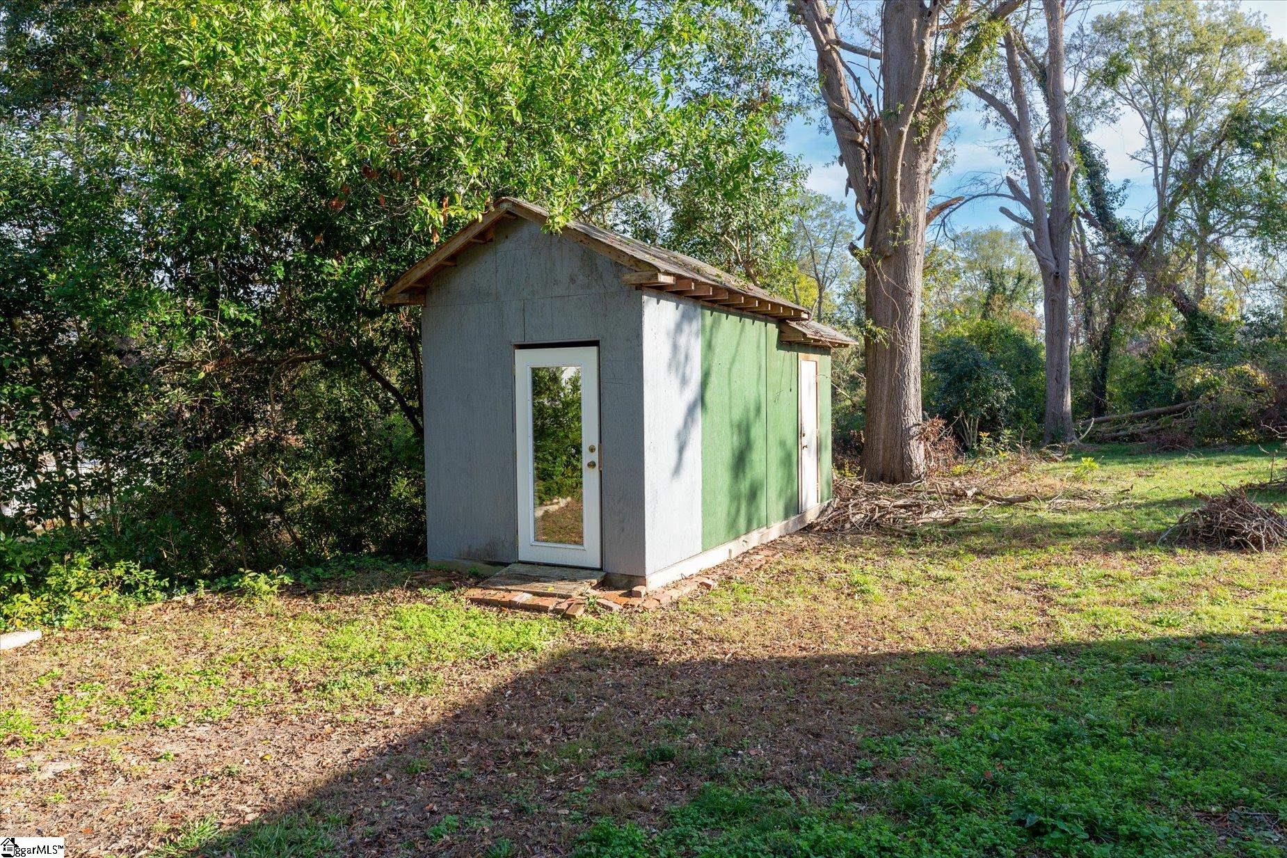 222 E Creswell Avenue Greenwood, SC 29646