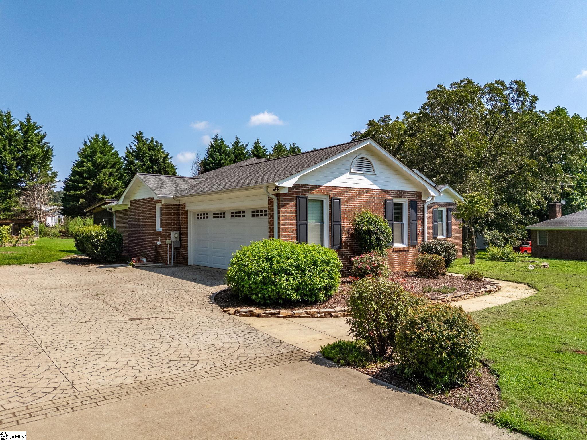 110 Miller Springs Drive Moore, SC 29369