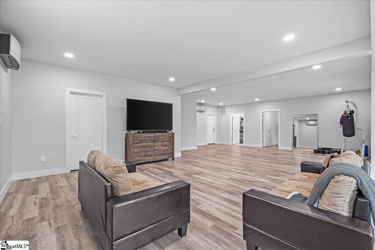 308 Pineridge Drive Spartanburg, SC 29303