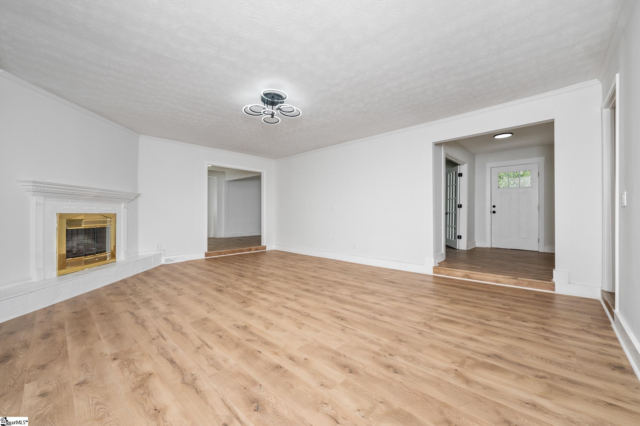3 Hibourne Court Greenville, SC 29615