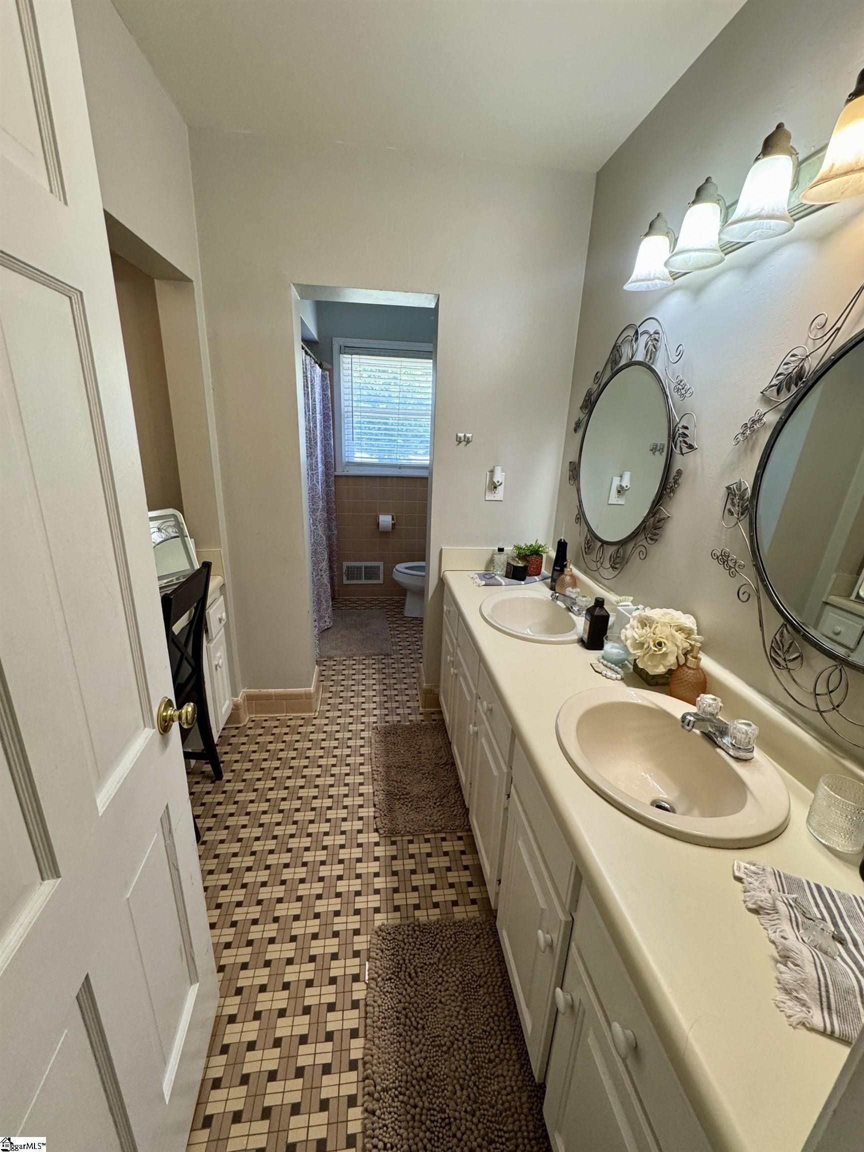 135 Lowe Road Piedmont, SC 29673