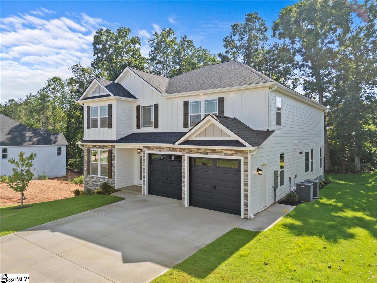 100 Double Crest Drive Taylors, SC 29687