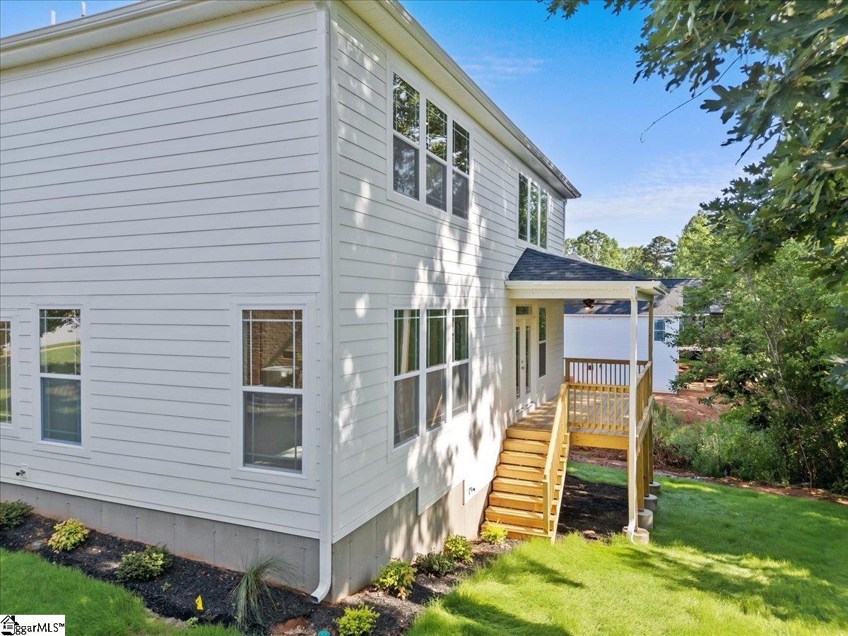 100 Double Crest Drive Taylors, SC 29687