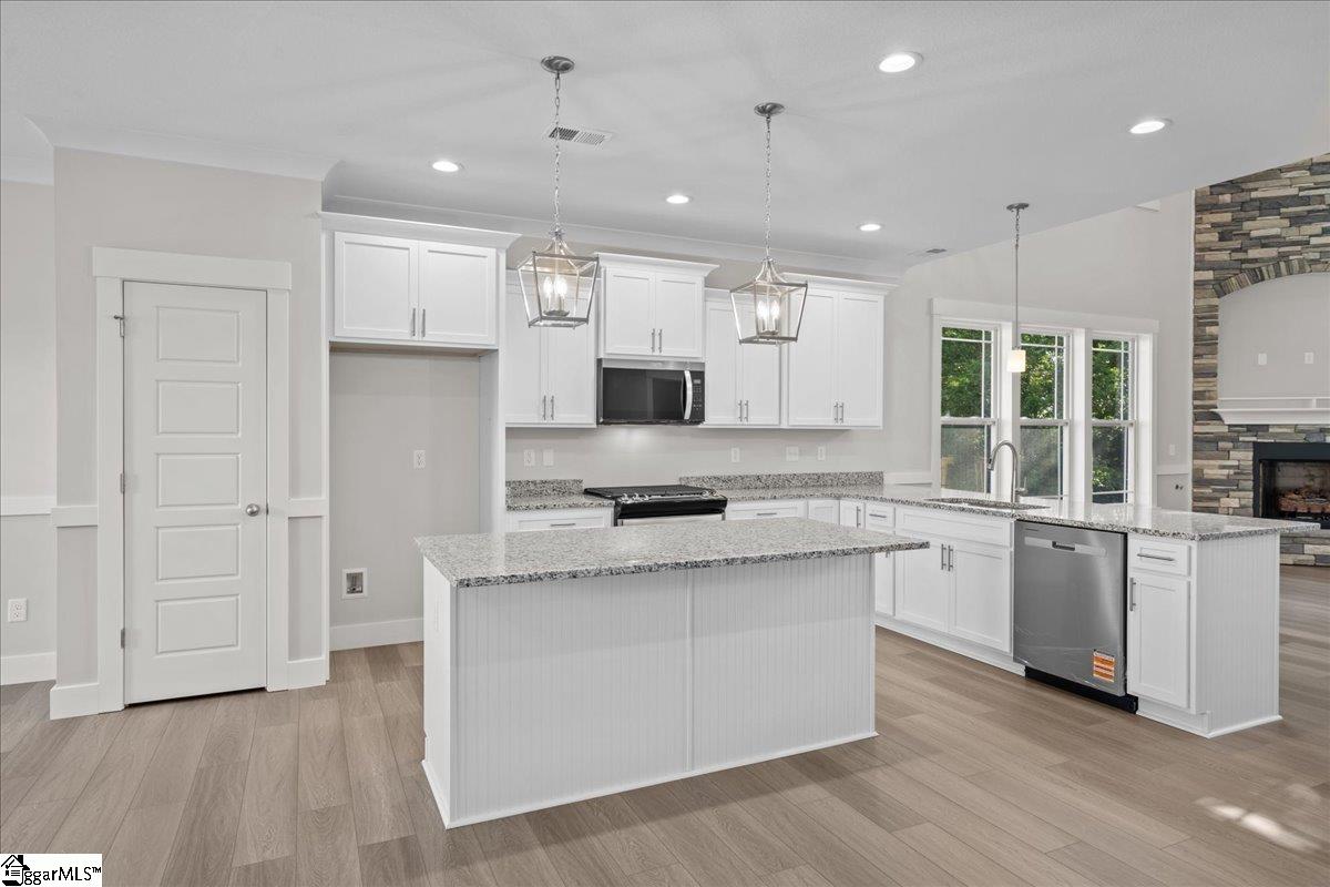 100 Double Crest Drive Taylors, SC 29687