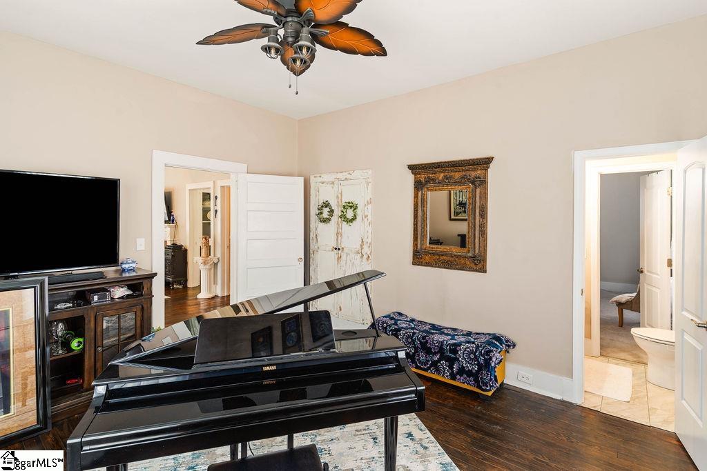 15 S Greenwood Avenue Ware Shoals, SC 29629