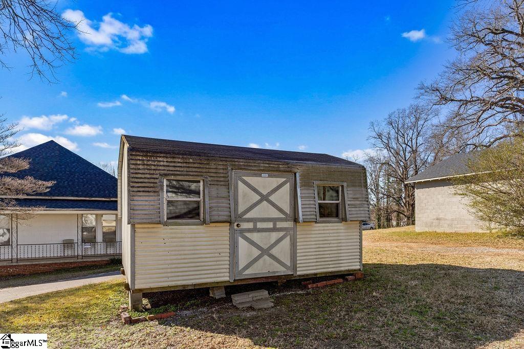 15 S Greenwood Avenue Ware Shoals, SC 29629