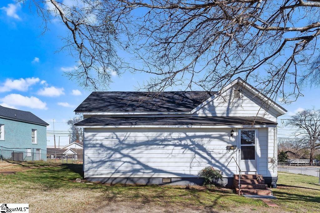 15 S Greenwood Avenue Ware Shoals, SC 29629