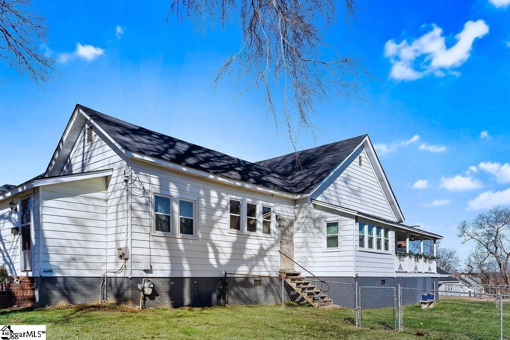 15 S Greenwood Avenue Ware Shoals, SC 29629