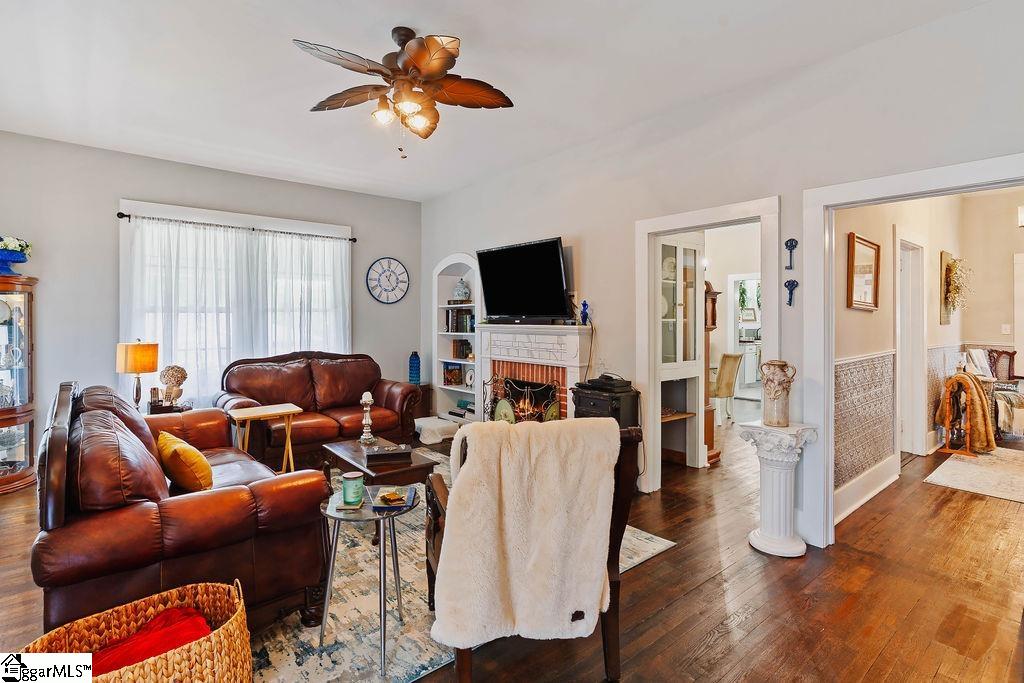 15 S Greenwood Avenue Ware Shoals, SC 29629