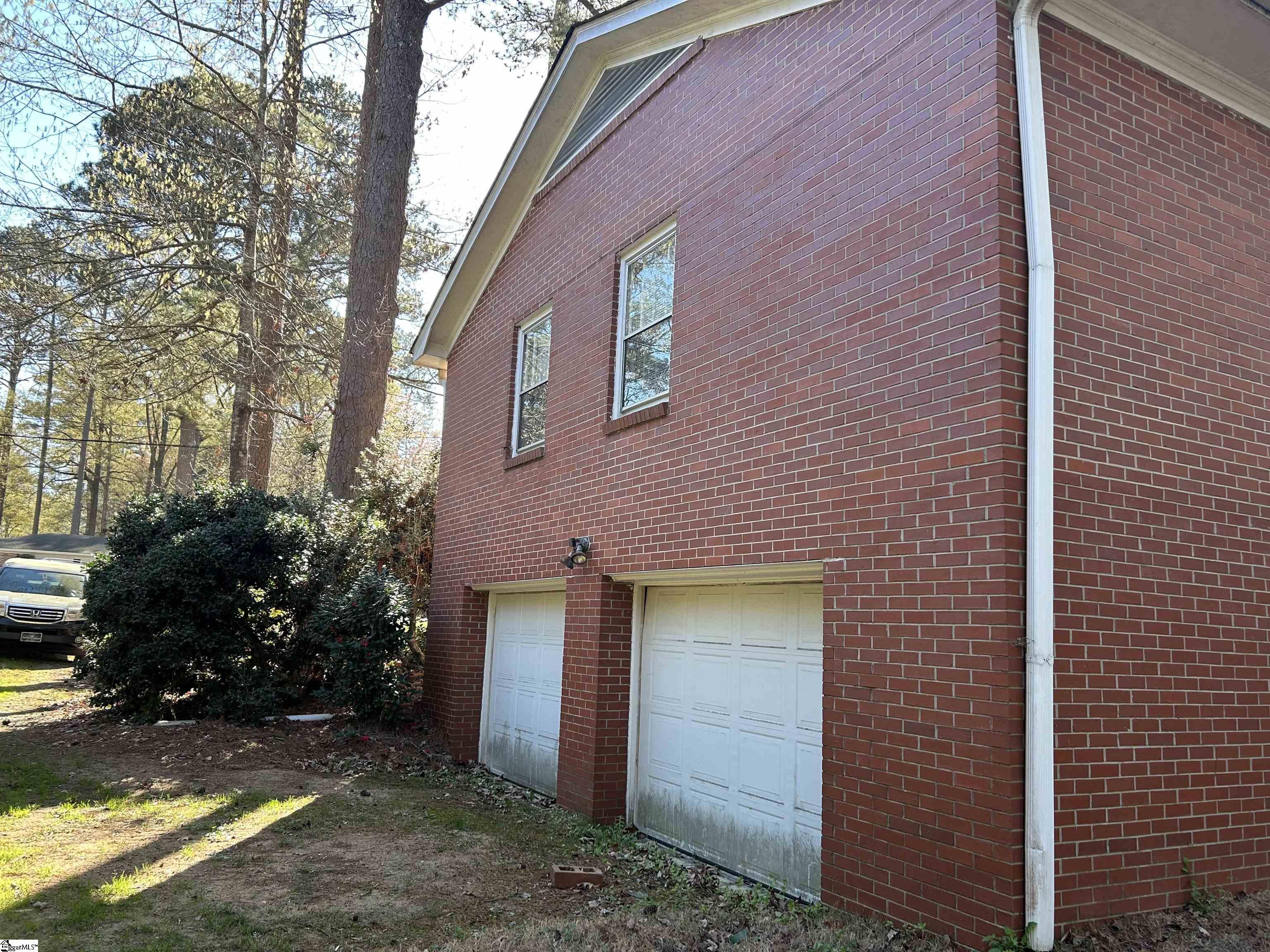 402 Chestnut Street Clinton, SC 29325