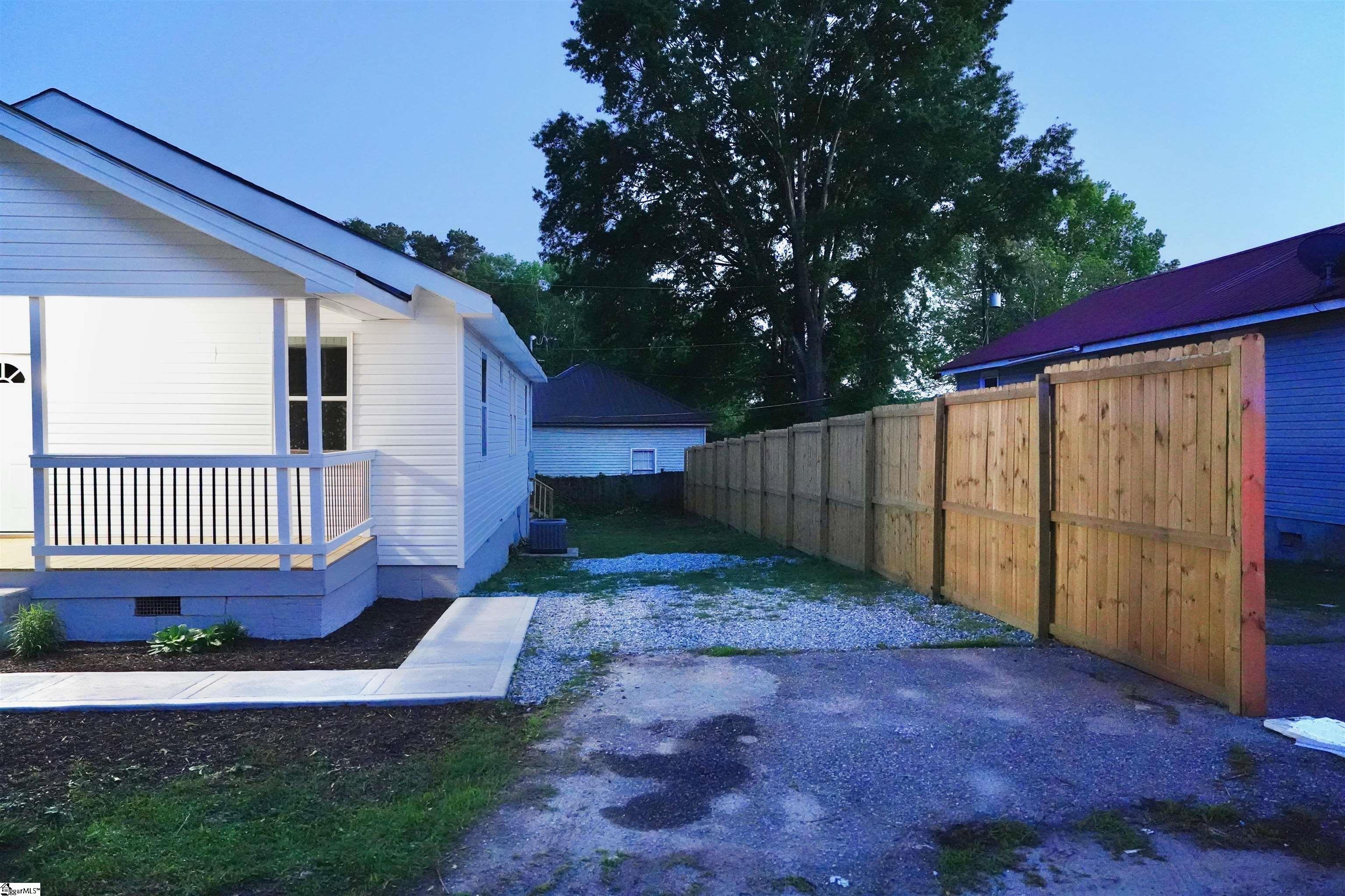 221 Foster Street Anderson, SC 29625