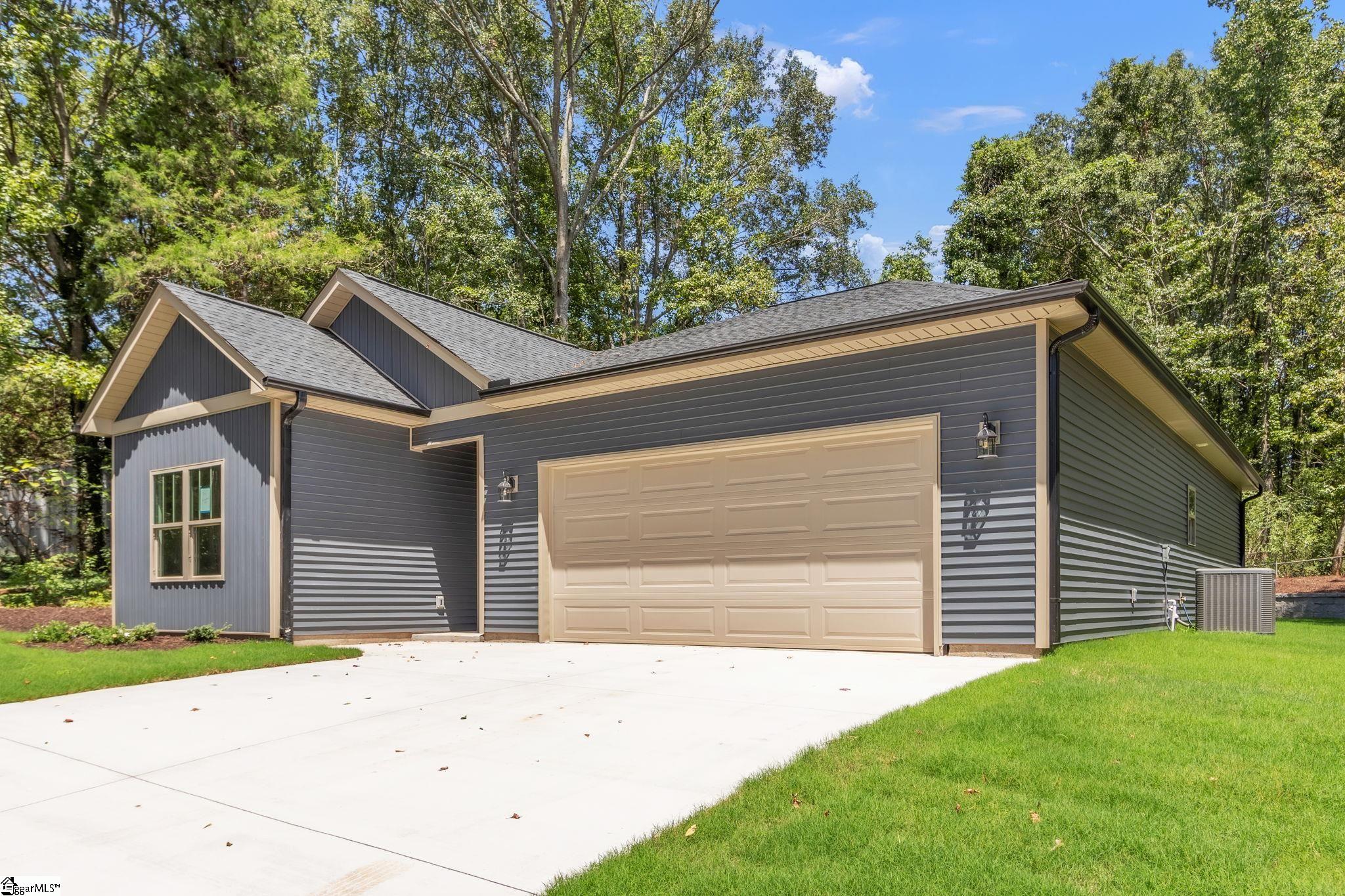 24 Robin Hood Road Taylors, SC 29687