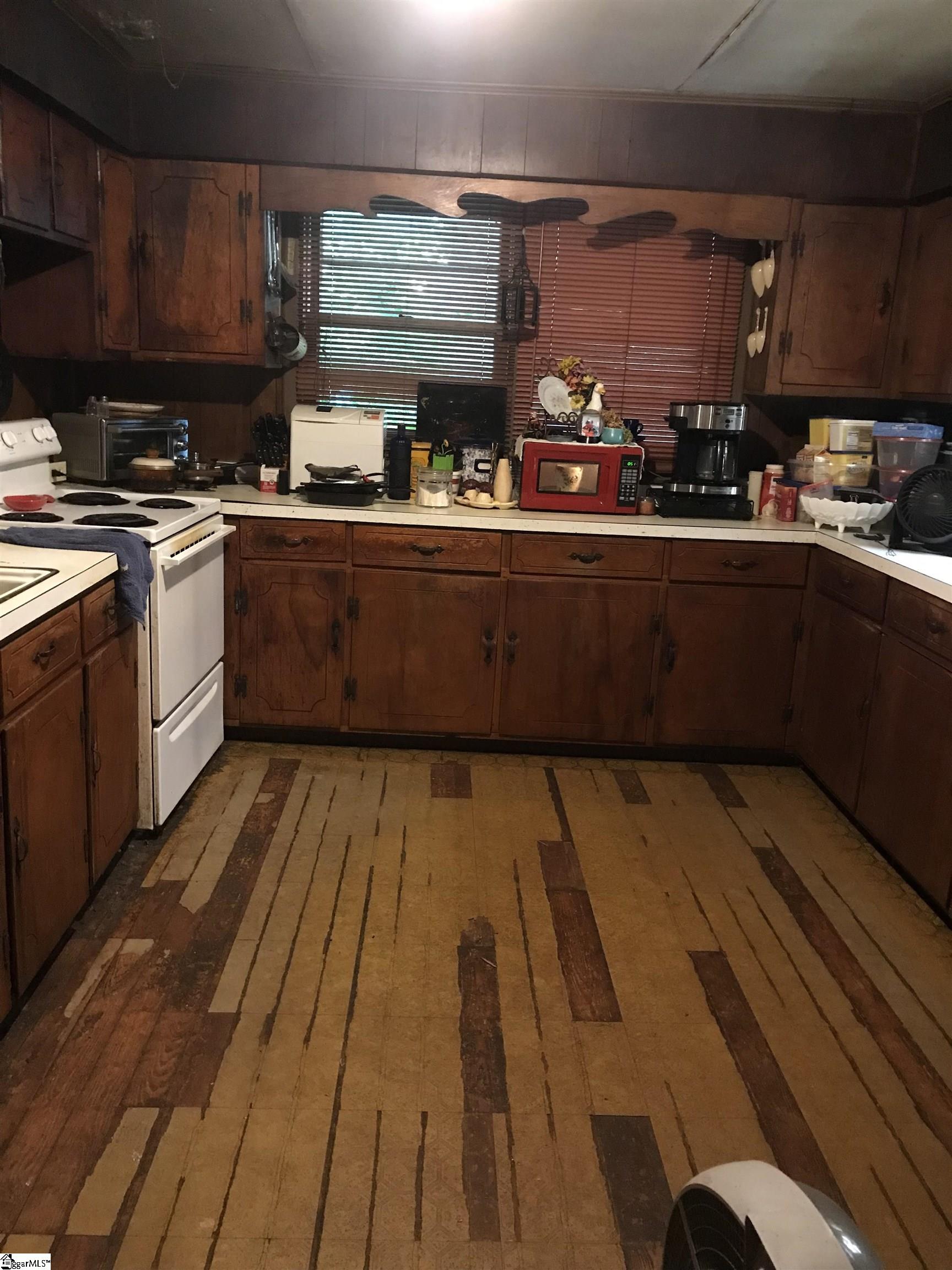 1703 Coffee Road Westminster, SC 29693