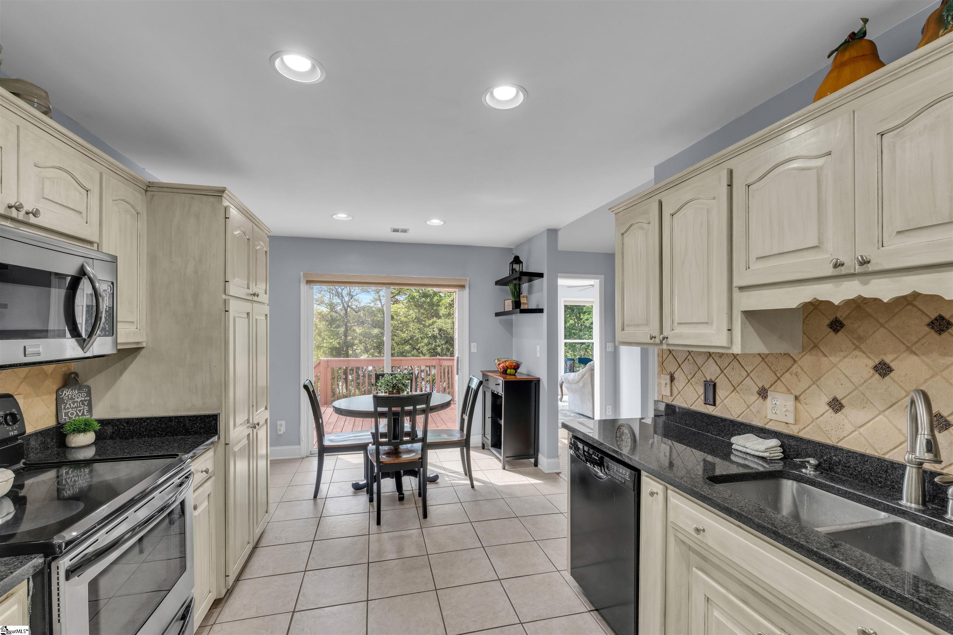 168 Lakeshore Drive Chesnee, SC 29323