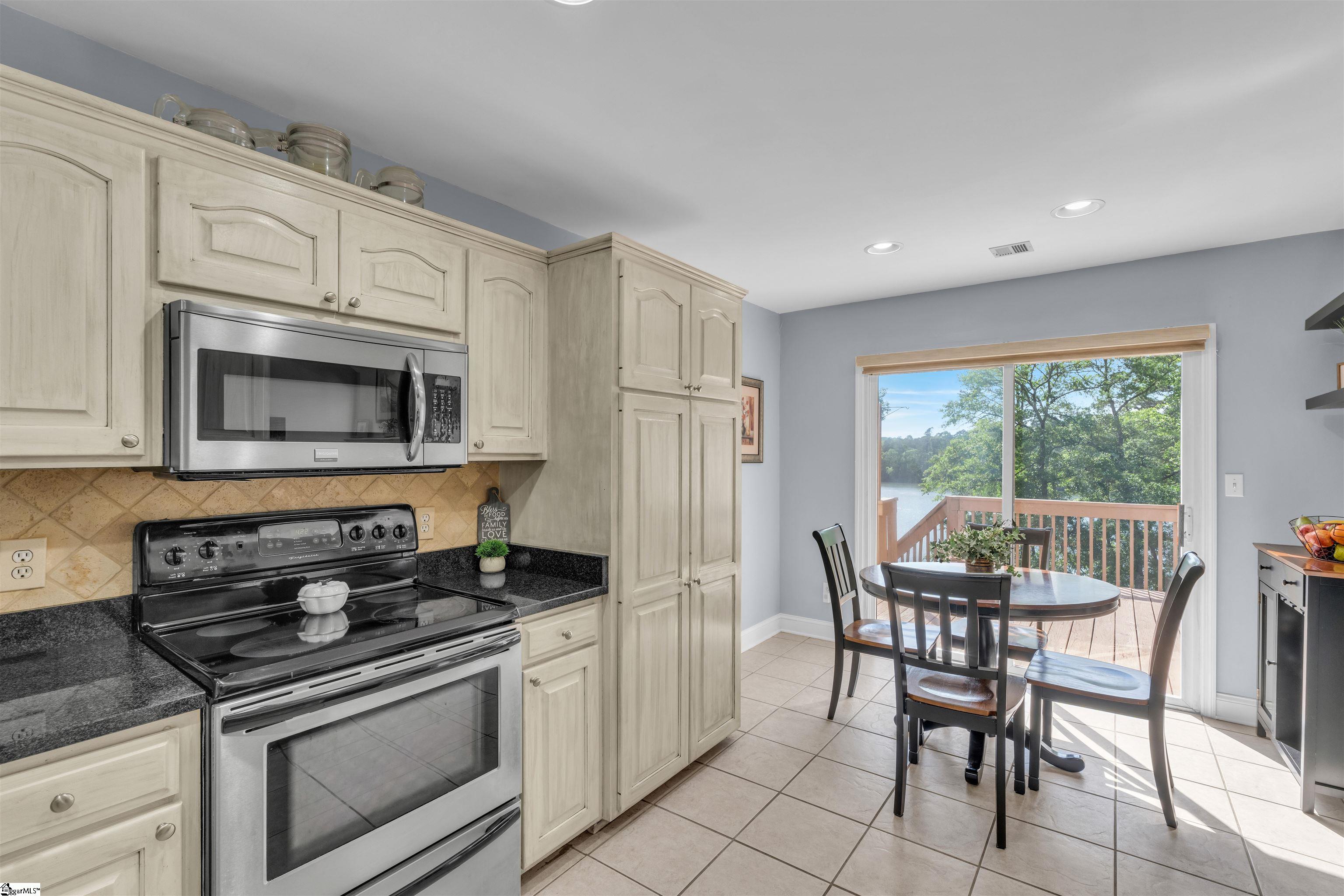 168 Lakeshore Drive Chesnee, SC 29323