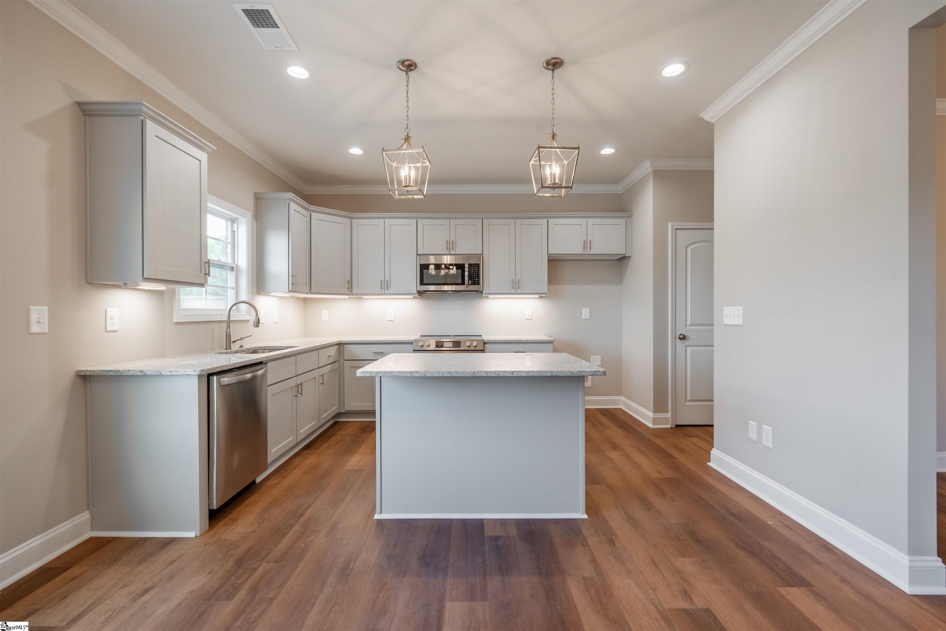 241 Carriage Gate Drive Wellford, SC 29385
