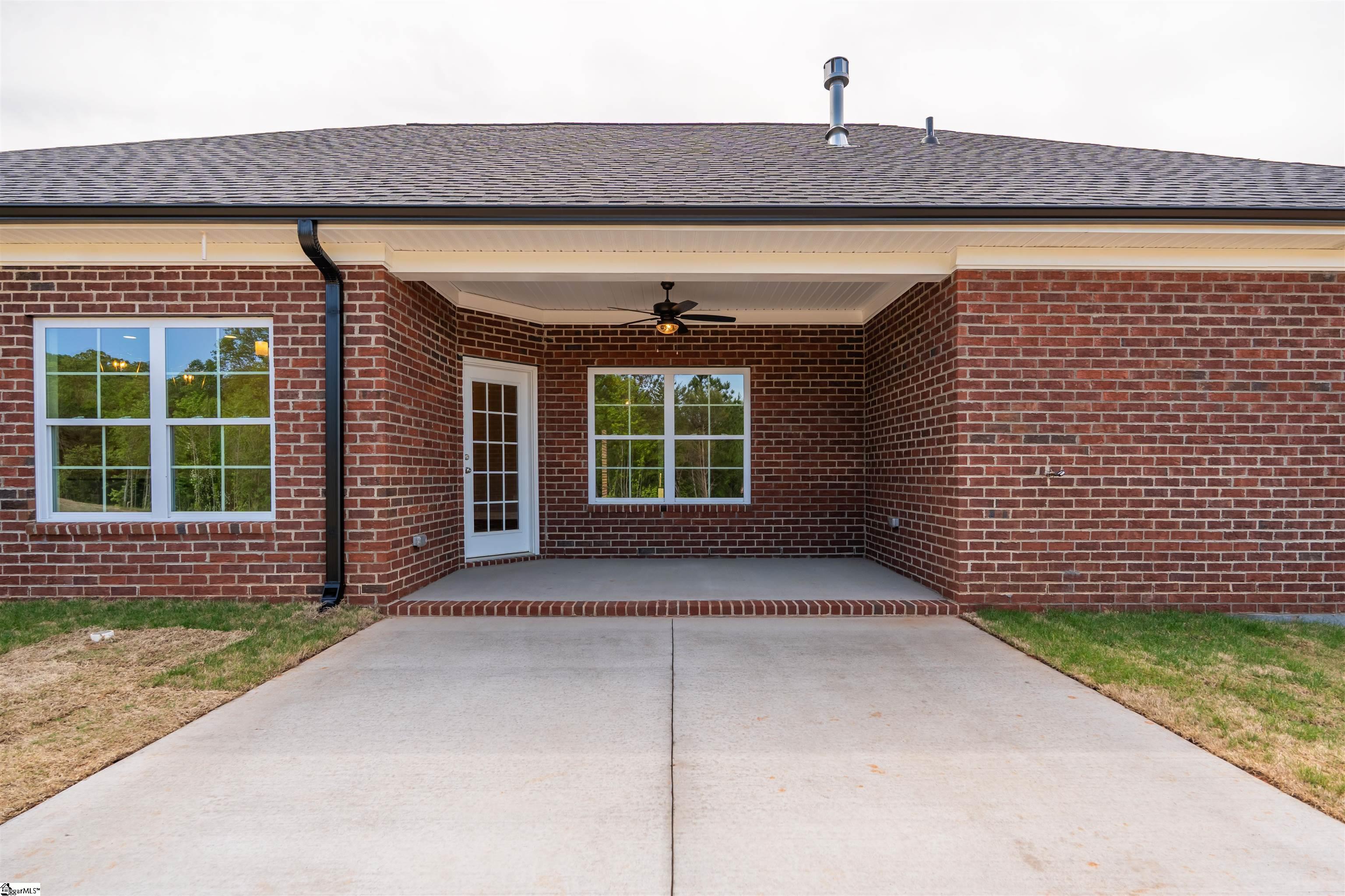 241 Carriage Gate Drive Wellford, SC 29385