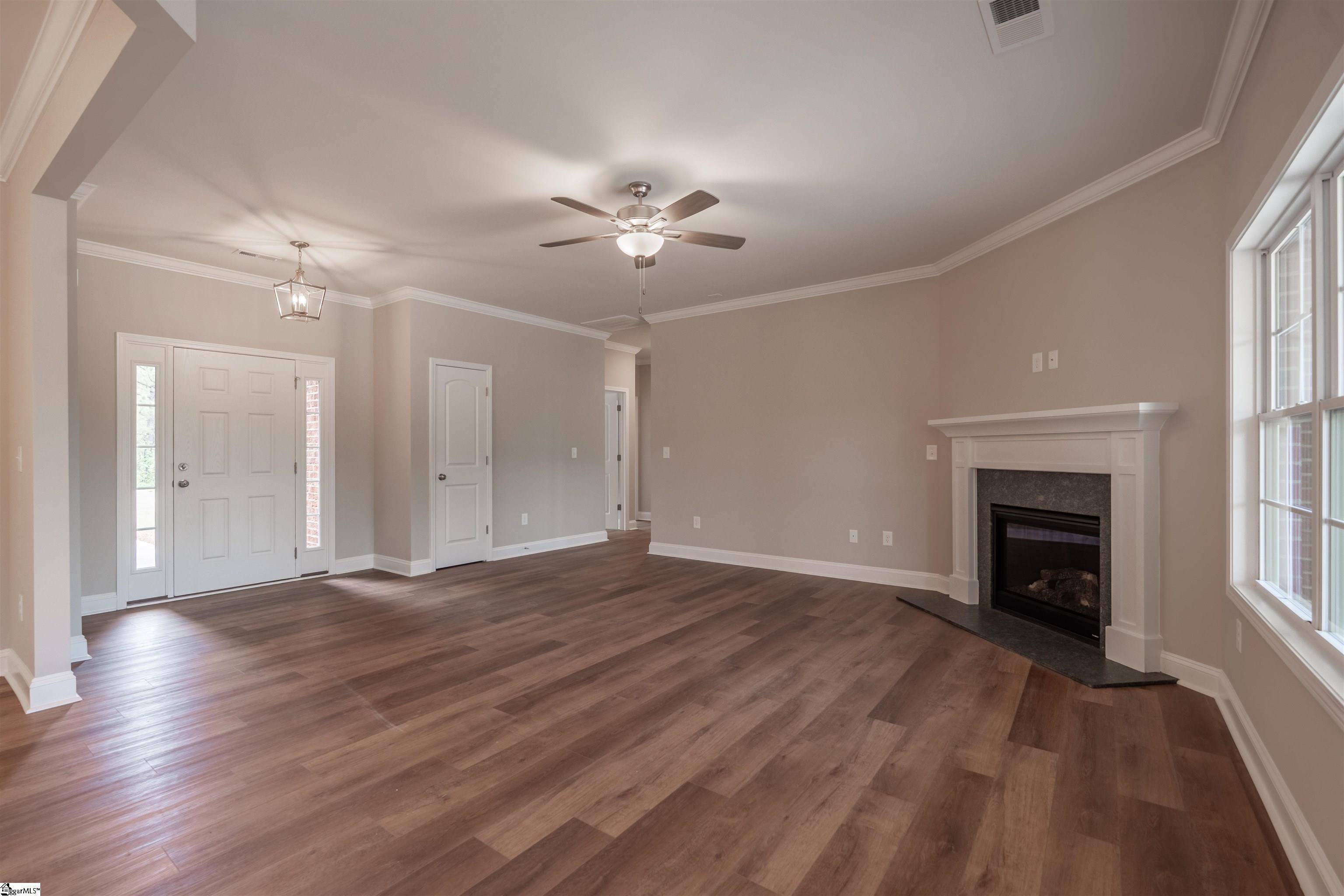 241 Carriage Gate Drive Wellford, SC 29385